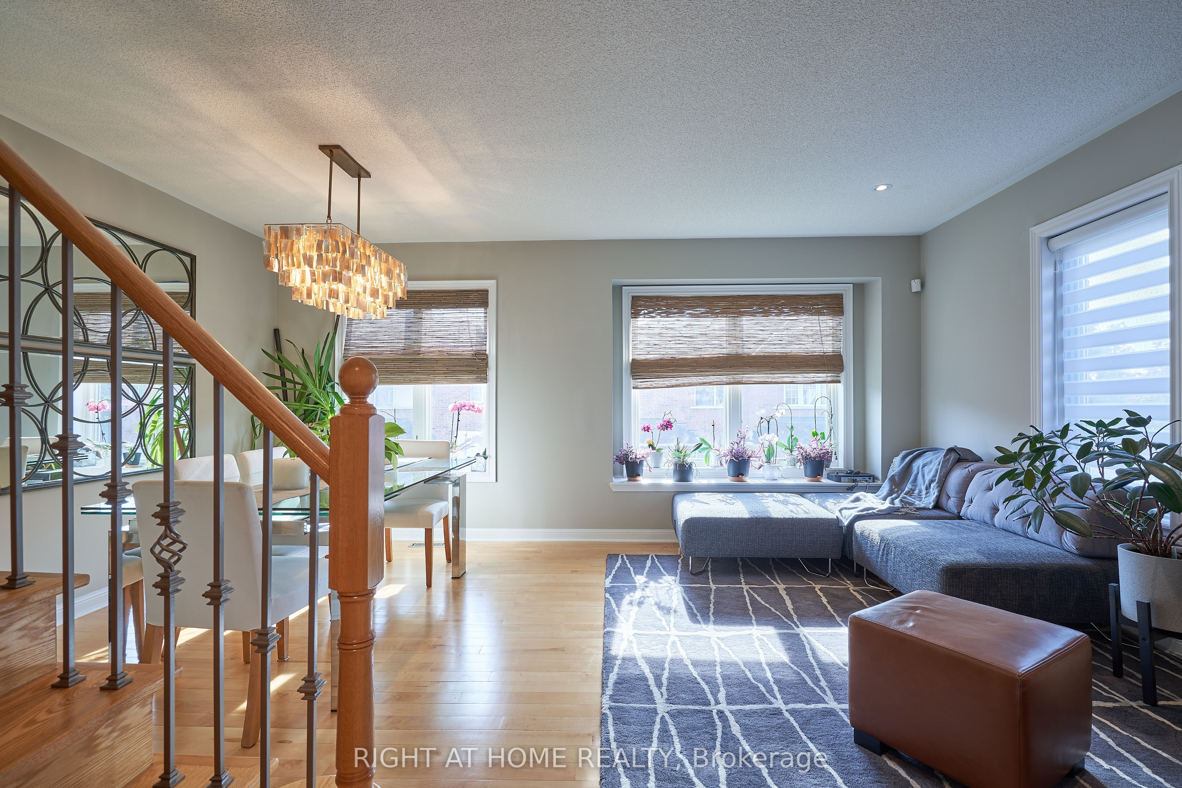 271 Richvale Drive S 24 Property Photo 5