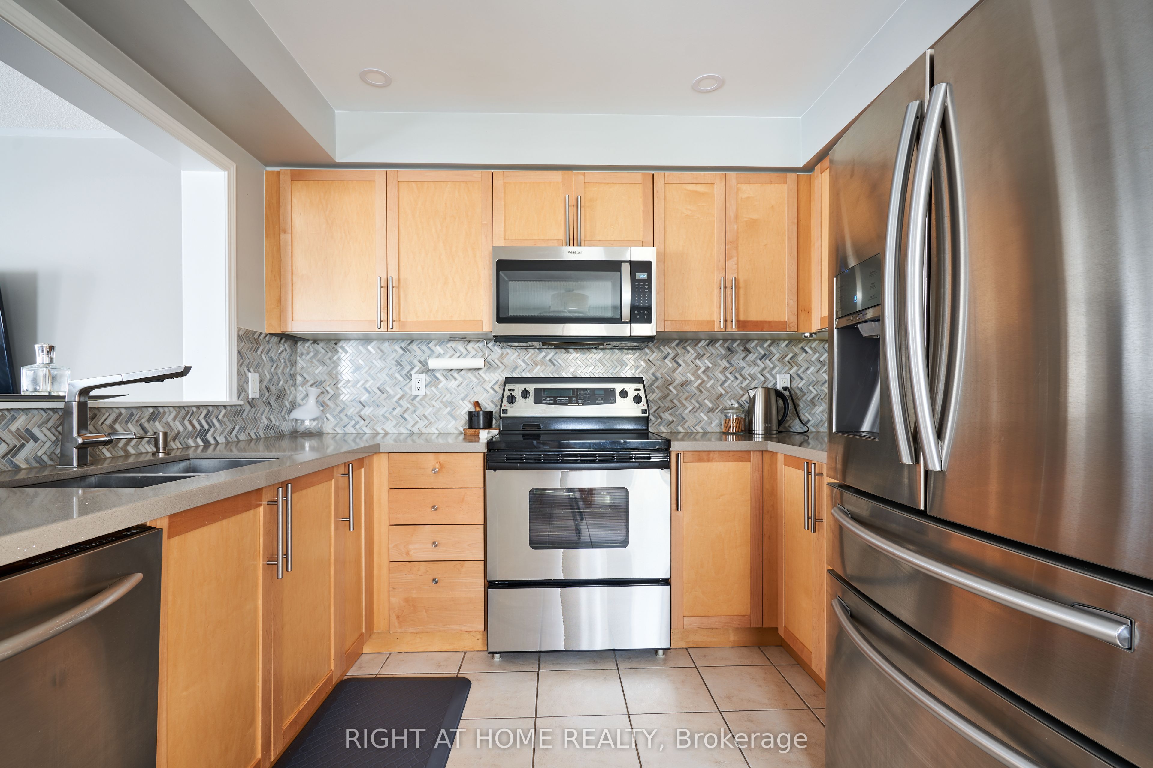 271 Richvale Drive S 24 Property Photo 9