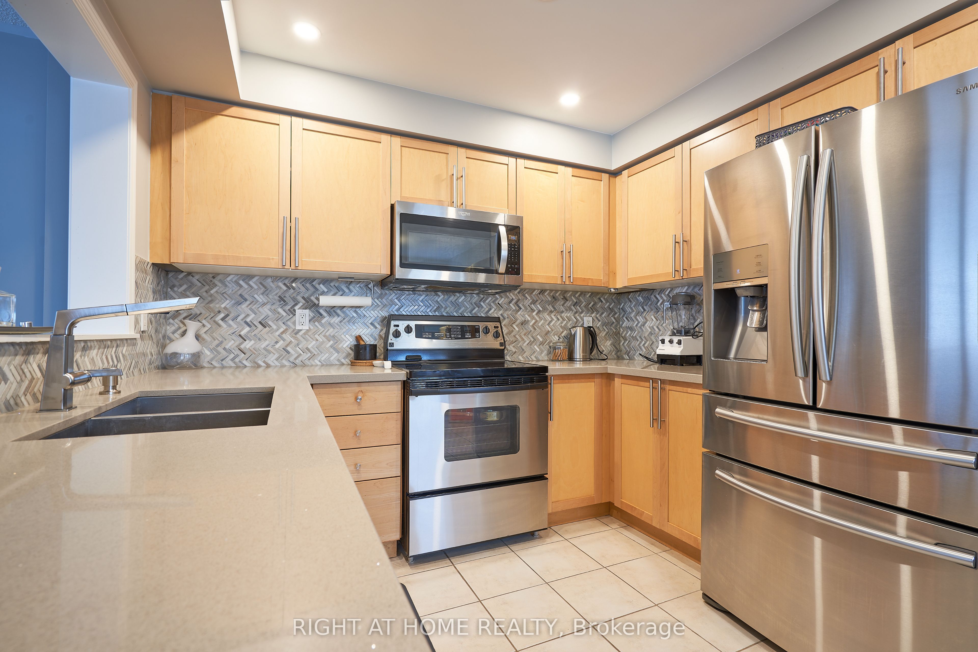 271 Richvale Drive S 24 Property Photo 11