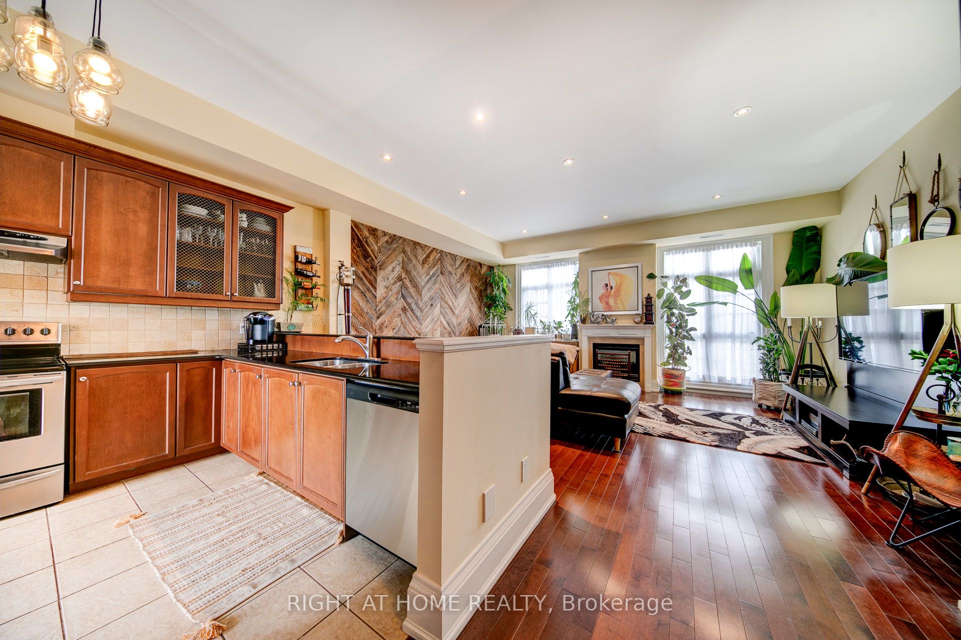 120 Bronte Road 10 Property Photo 10