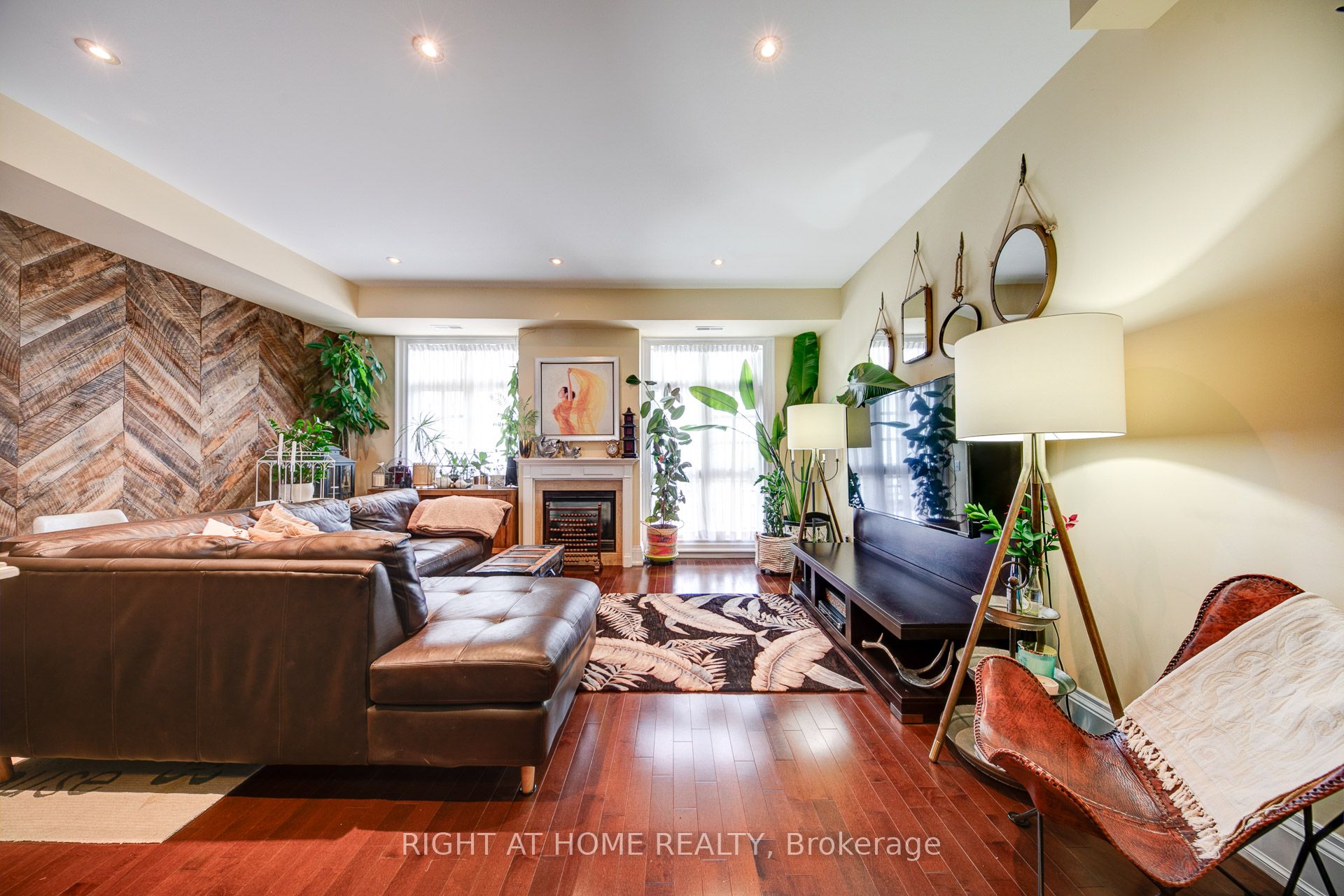 120 Bronte Road 10 Property Photo 11