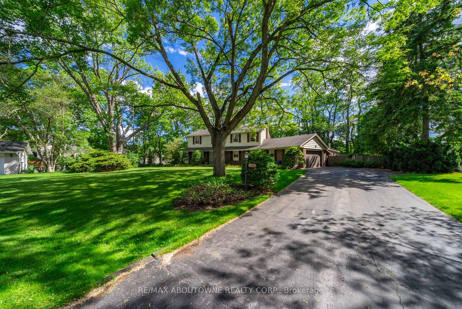 142 Abbey Court Property Photo 1