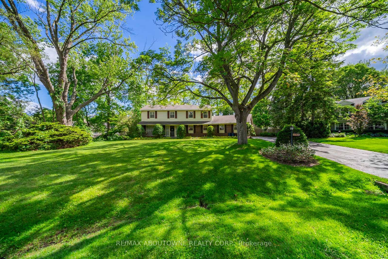 142 Abbey Court Property Photo 3