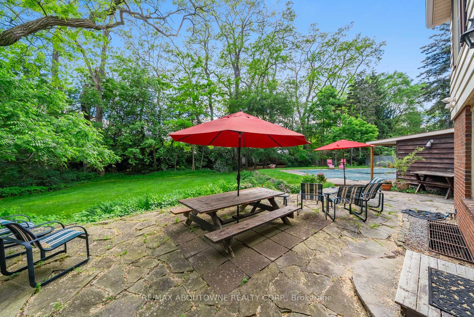 142 Abbey Court Property Photo 7
