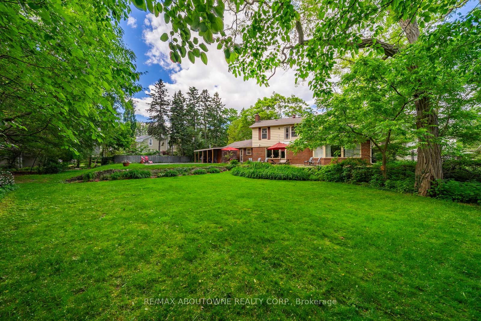 142 Abbey Court Property Photo 10