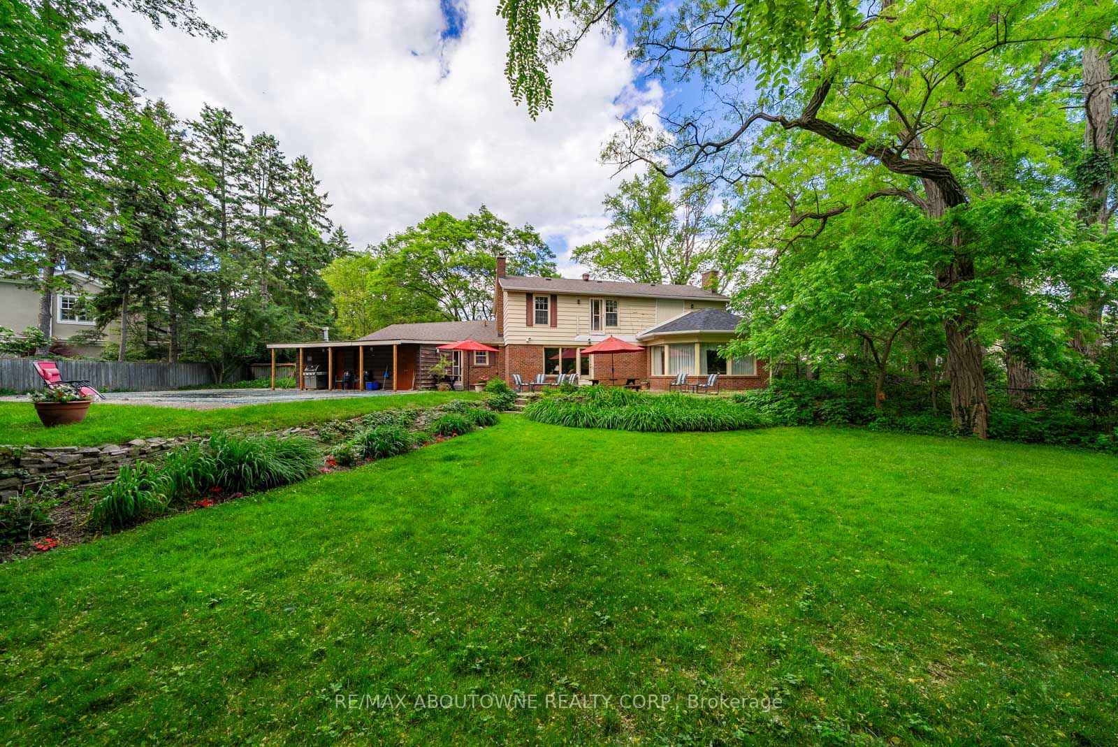 142 Abbey Court Property Photo 12