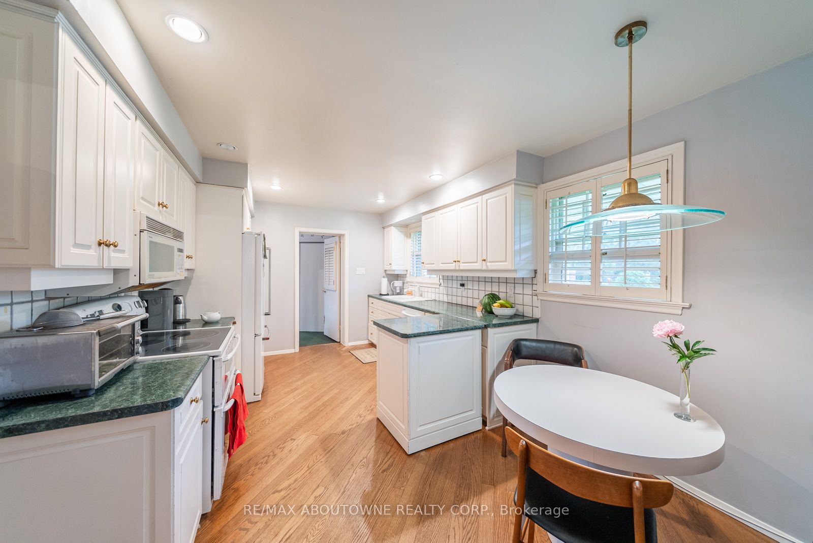 142 Abbey Court Property Photo 34