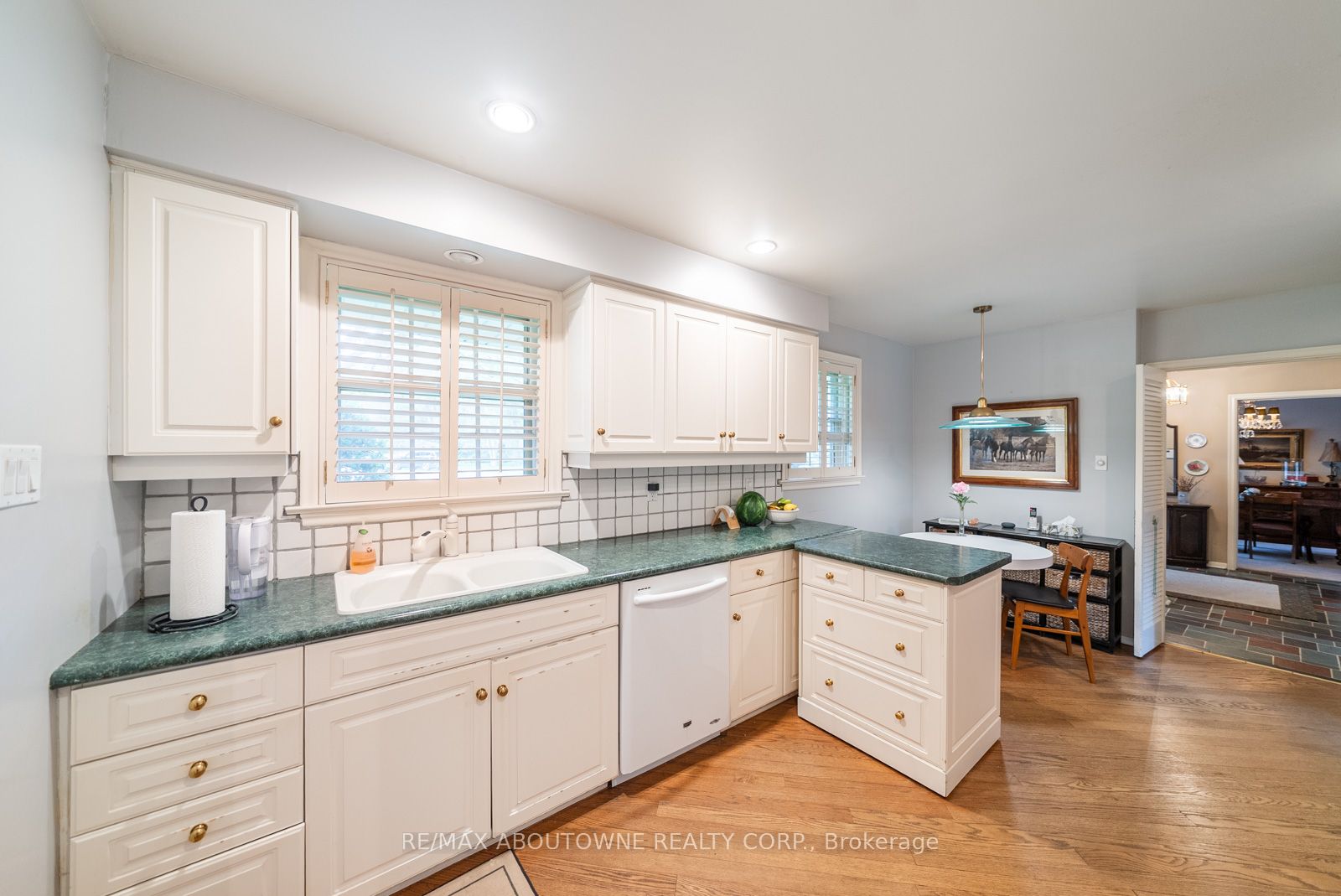 142 Abbey Court Property Photo 36