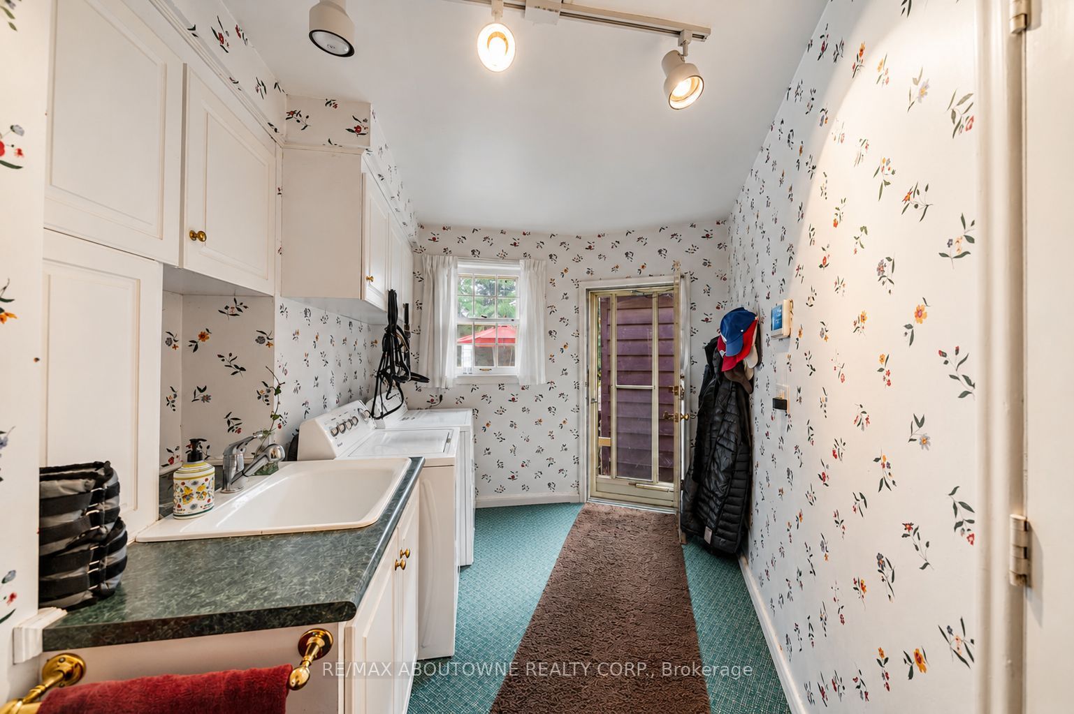 142 Abbey Court Property Photo 38