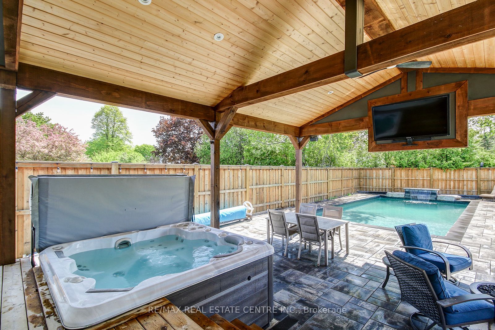 200 Delrex Boulevard Property Photo 2