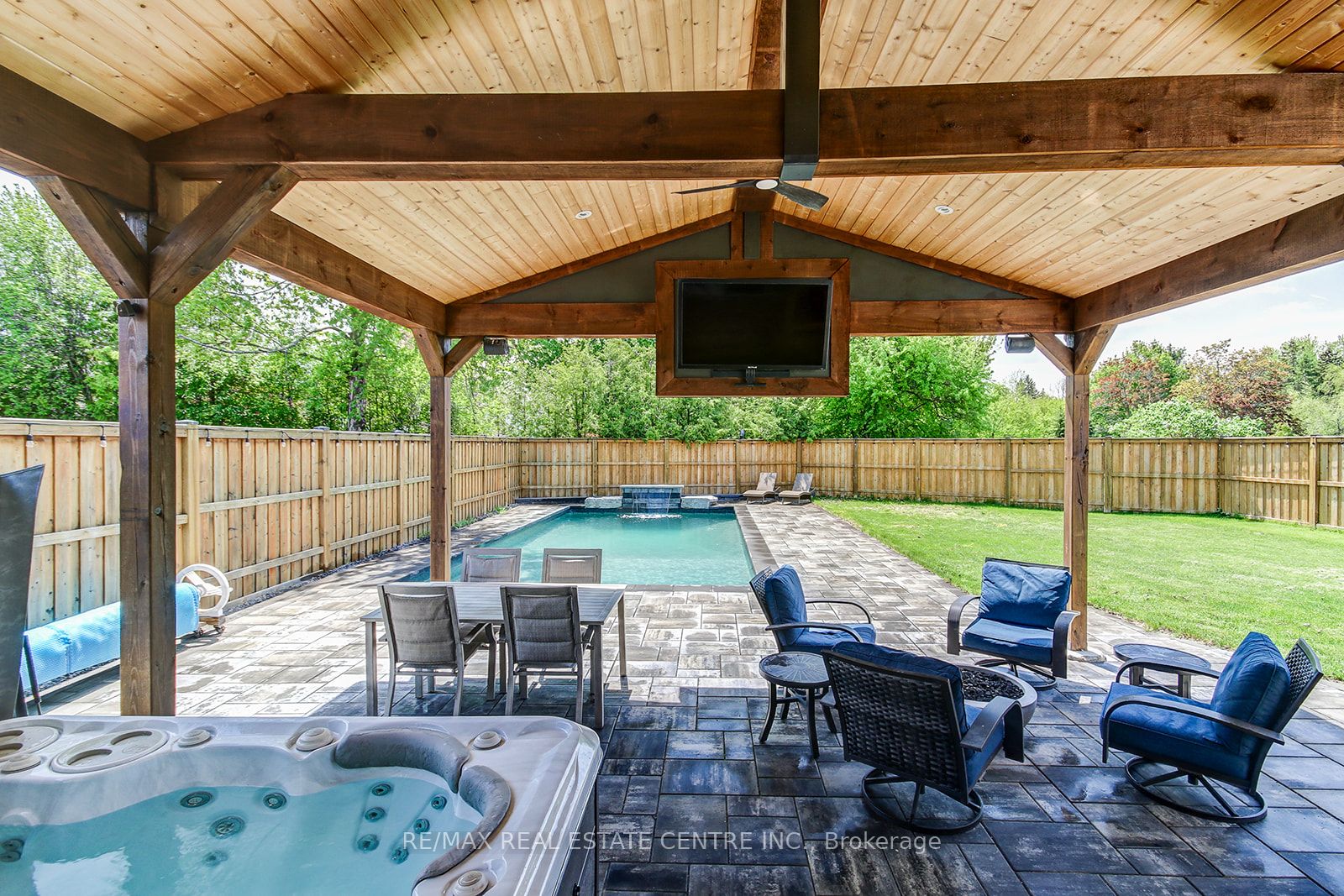 200 Delrex Boulevard Property Photo 26