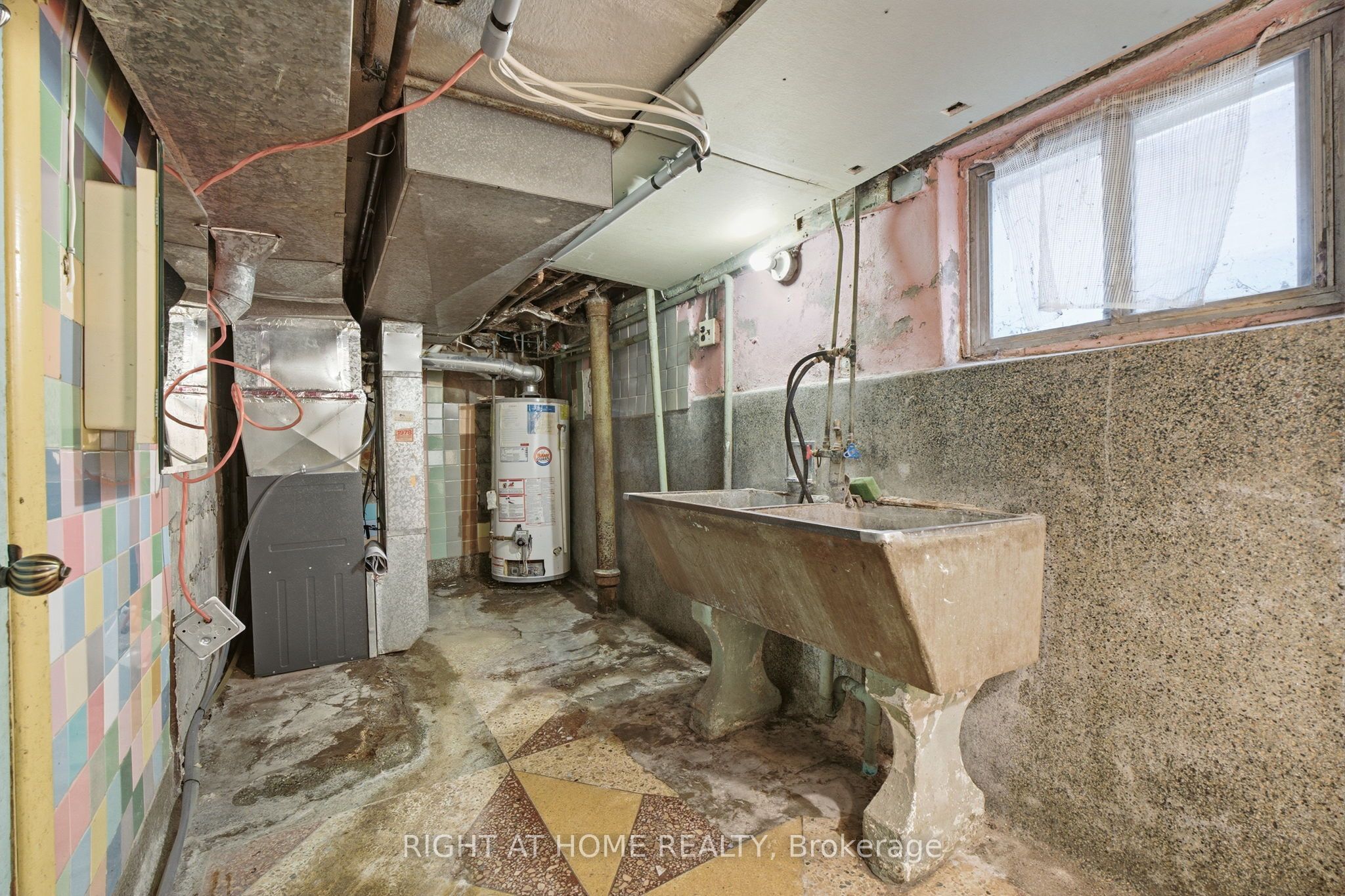 502 Salem Avenue N Property Photo 45