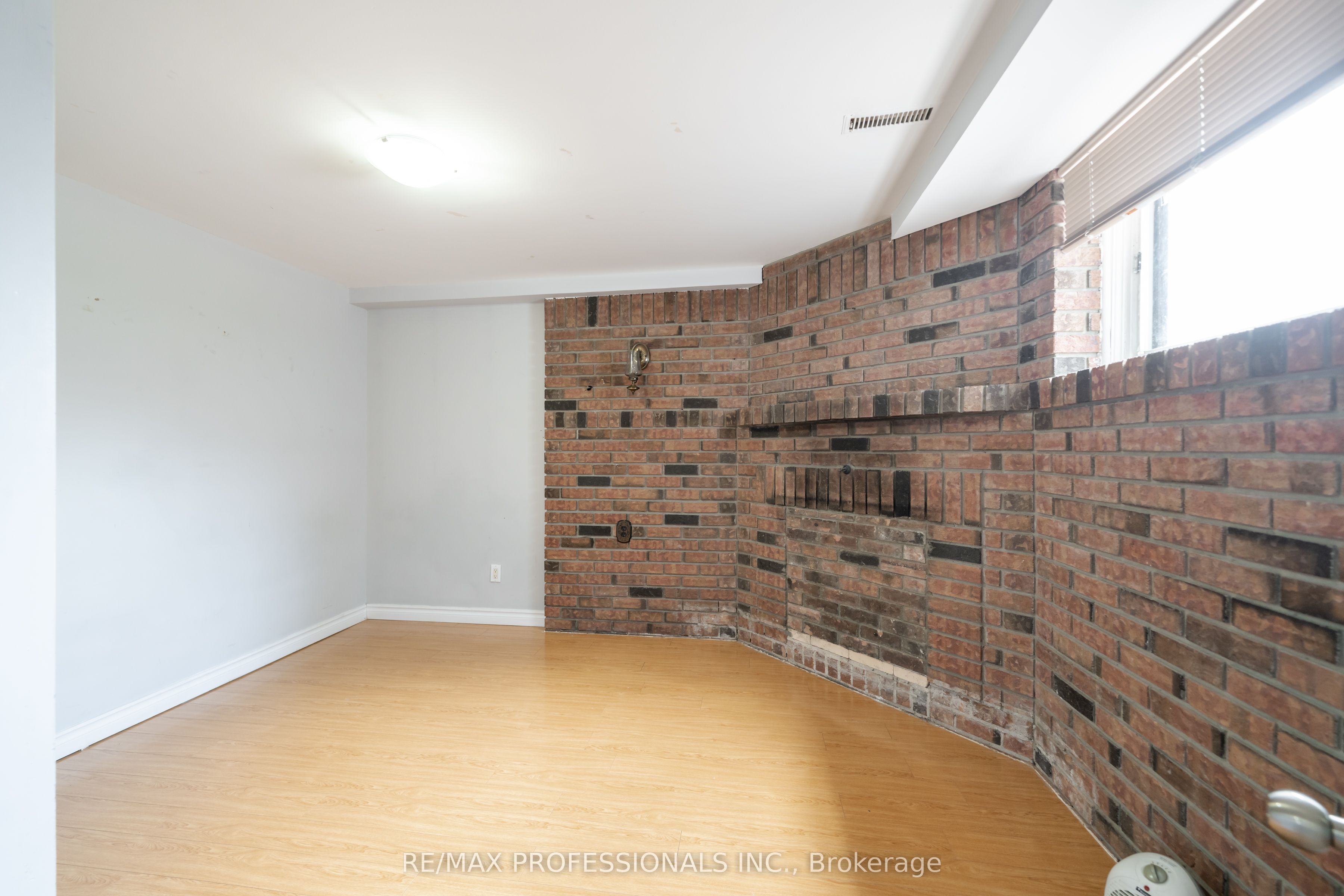 35a Bowie Avenue Bsmt Property Photo 6