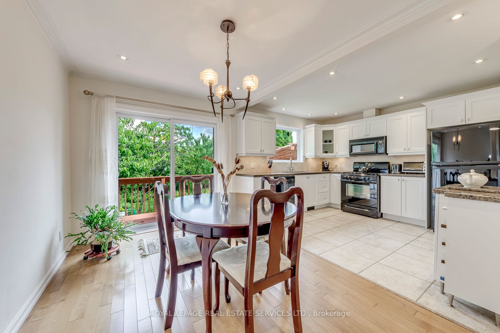 1607 Ewald Road Property Photo 8