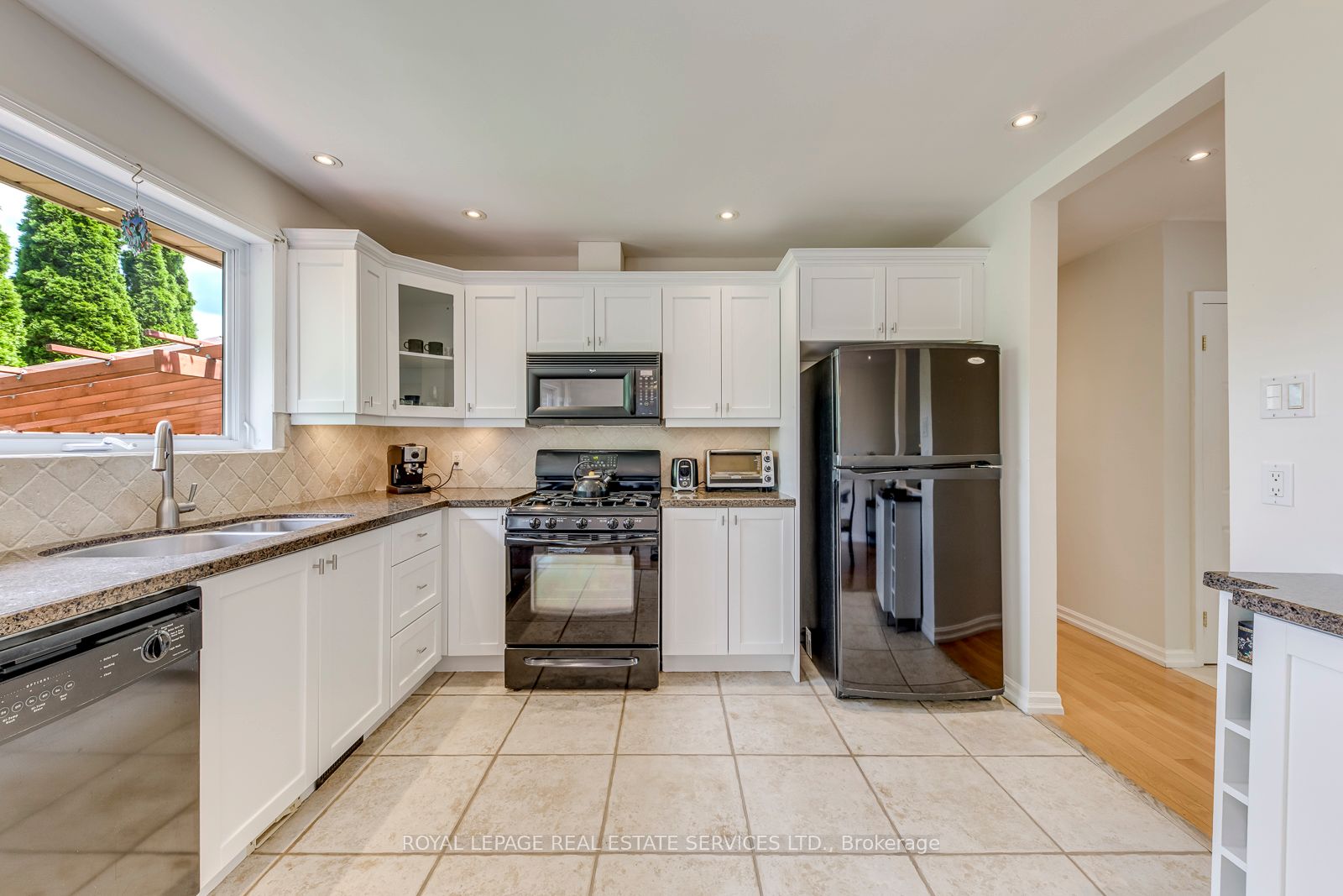 1607 Ewald Road Property Photo 10