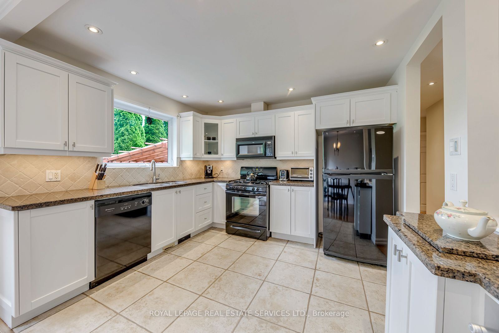 1607 Ewald Road Property Photo 11