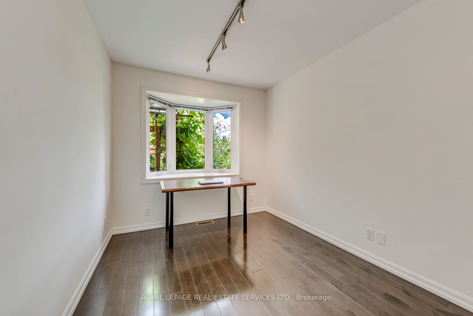 1607 Ewald Road Property Photo 18