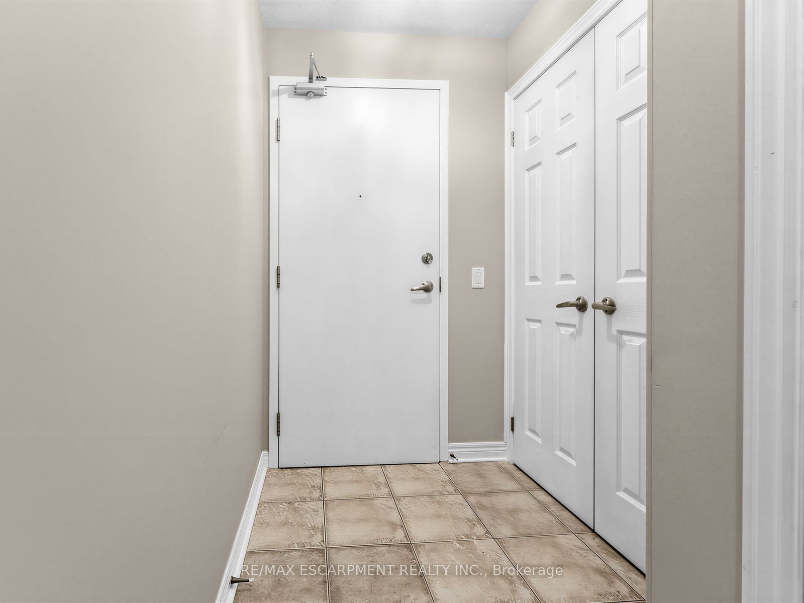1379 Costigan Road 103 Property Photo 4
