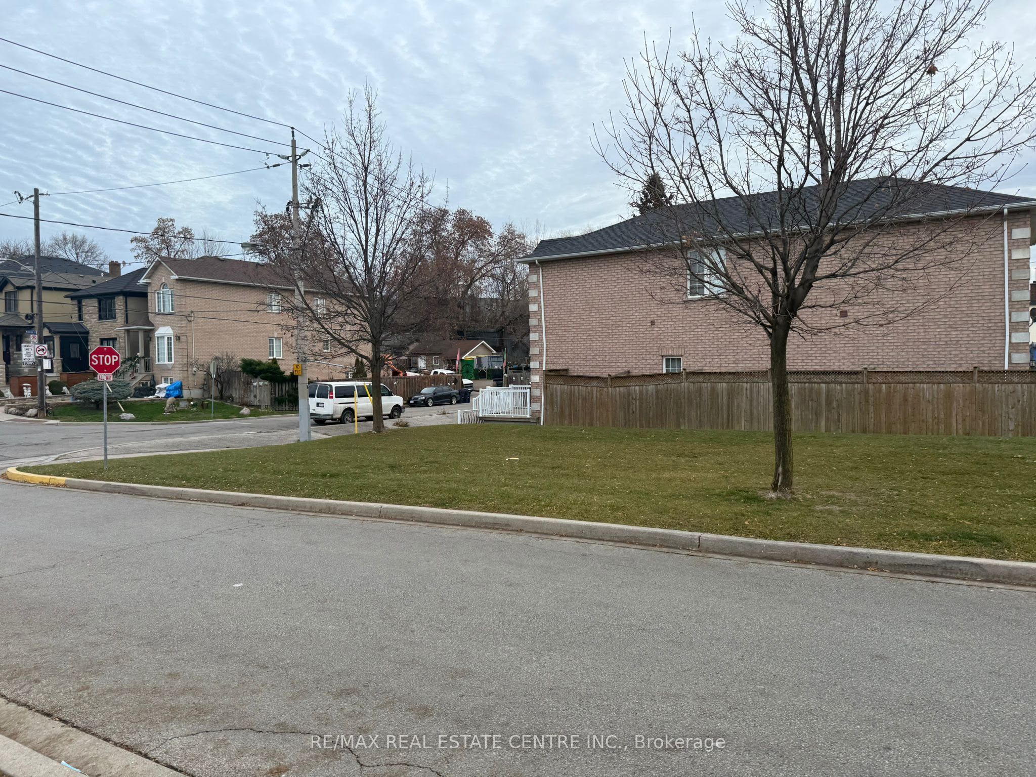 W/s Keele St Property Photo 2