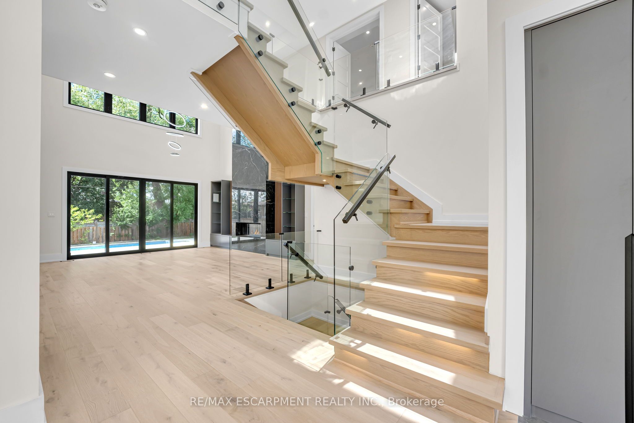 369 Wade Street Property Photo 8
