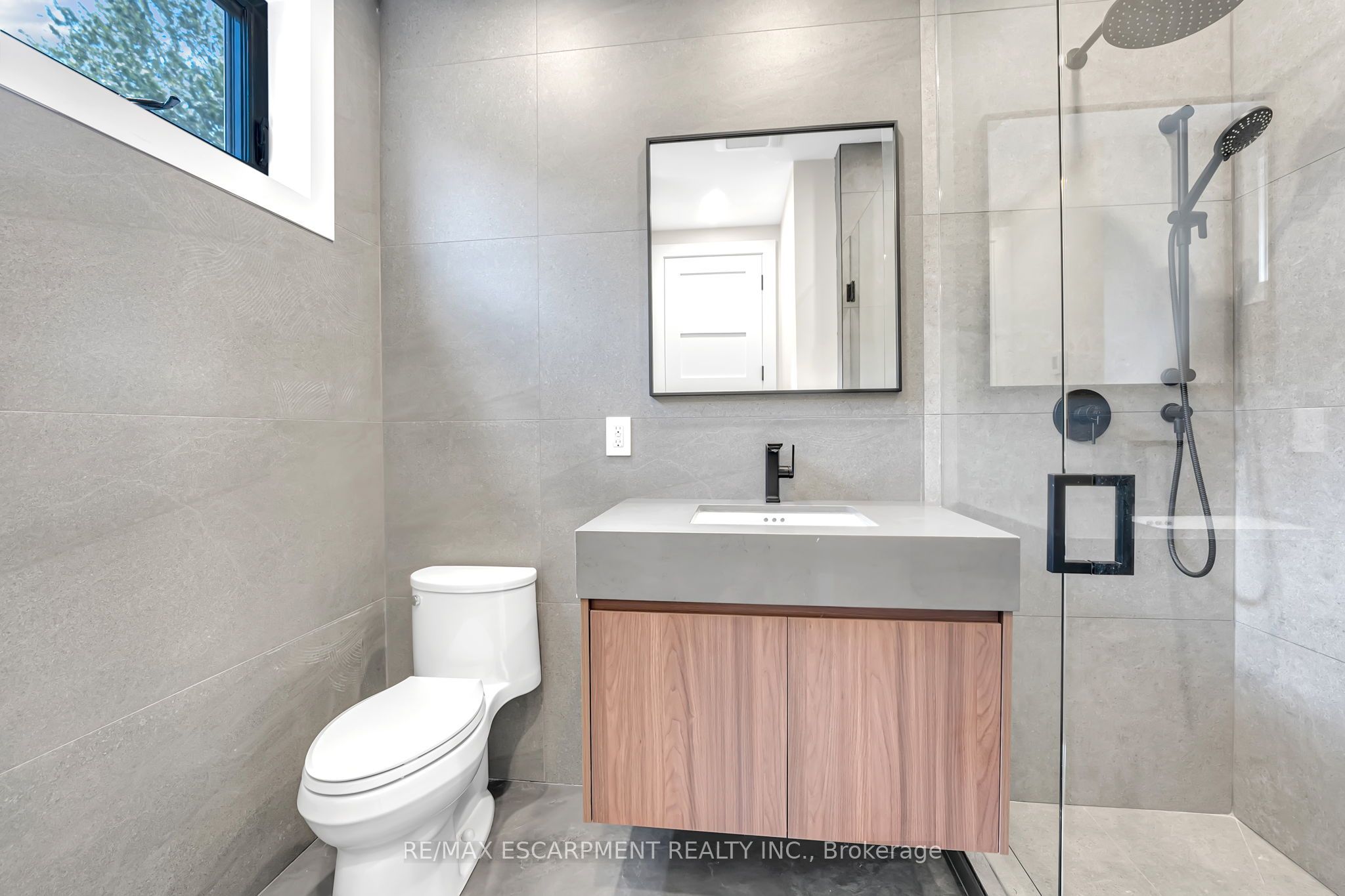 369 Wade Street Property Photo 28