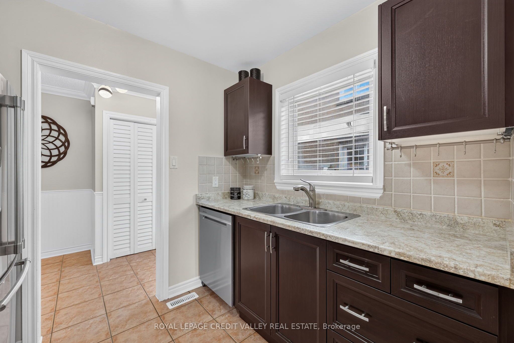 184 Town House Crescent 184 Property Photo 11