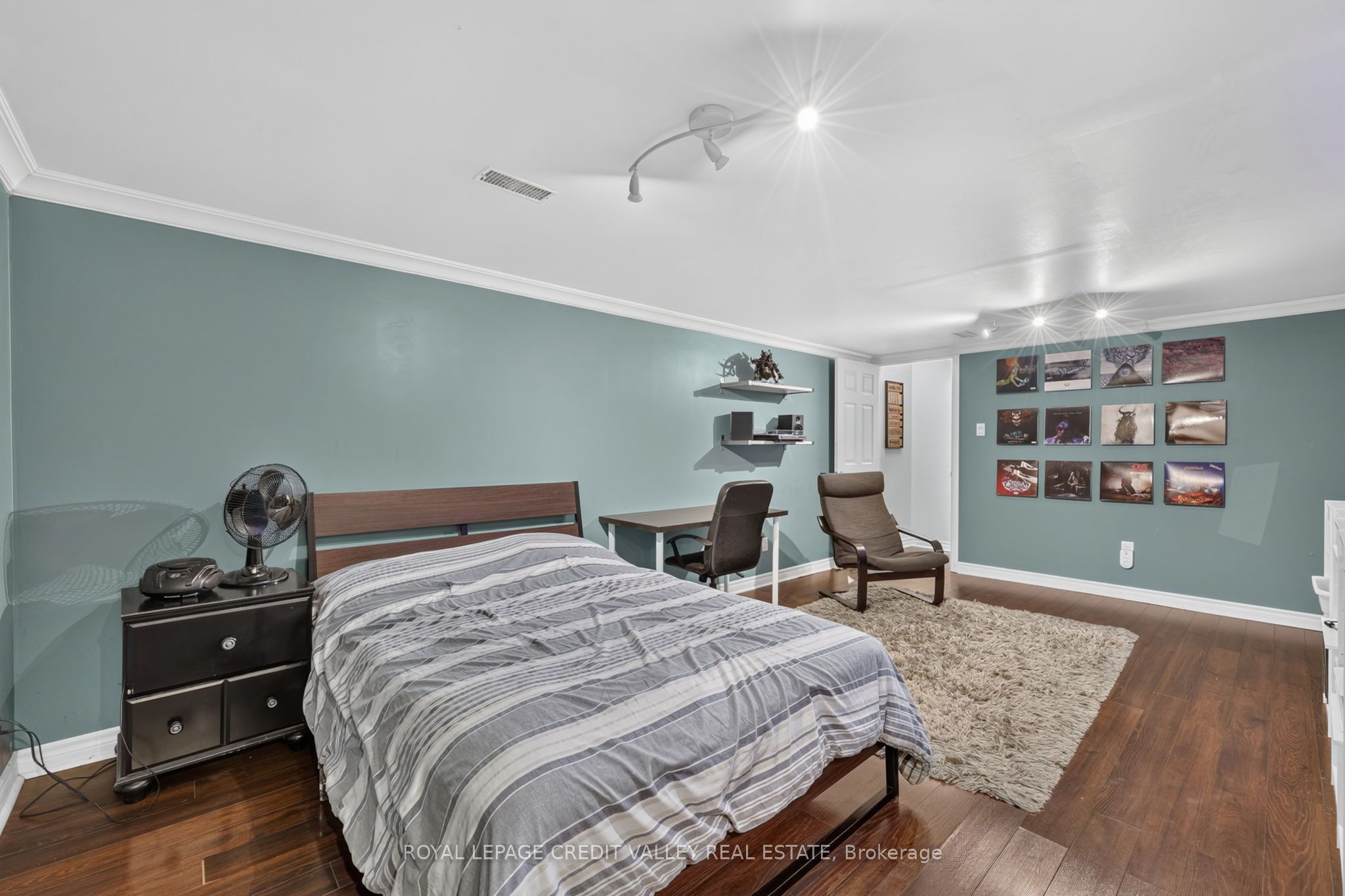 184 Town House Crescent 184 Property Photo 38