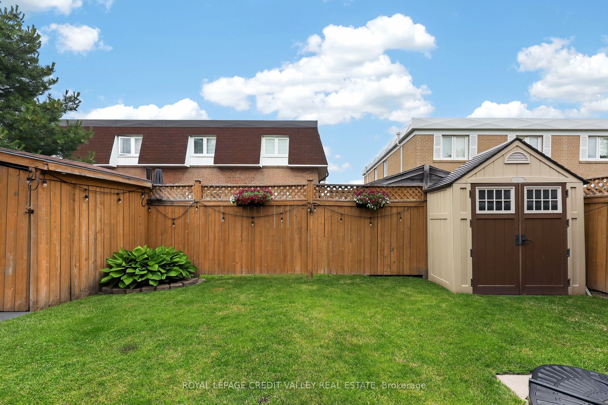 184 Town House Crescent 184 Property Photo 45