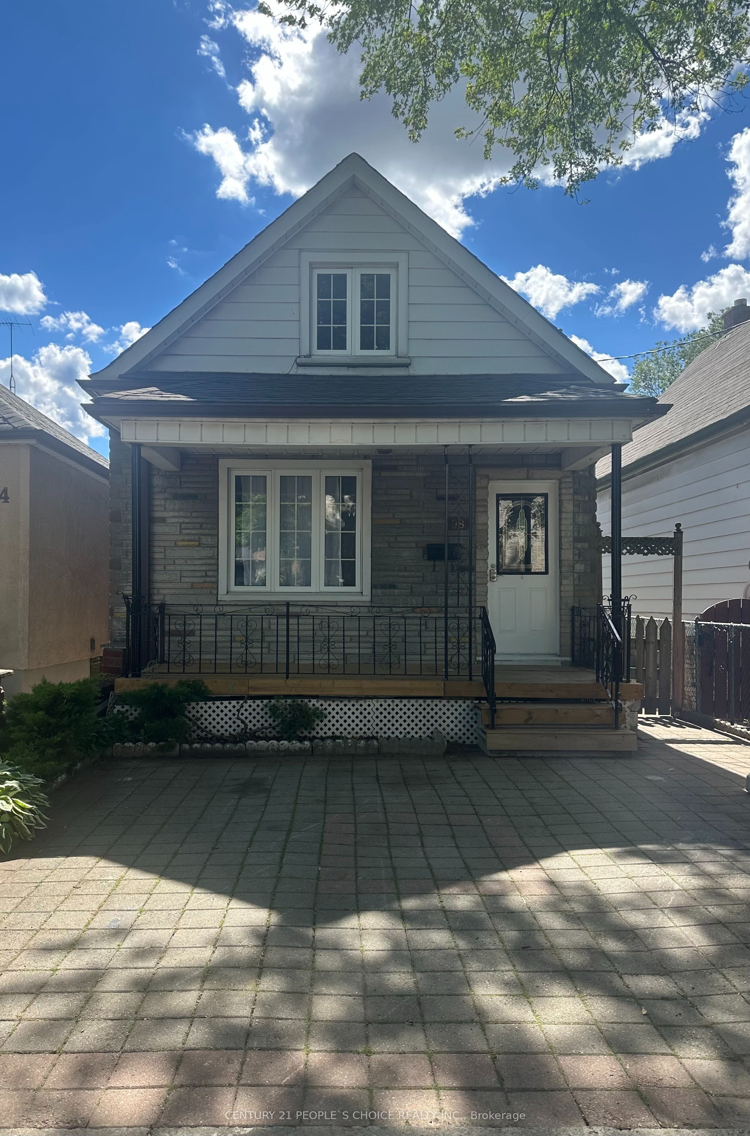 98 Chambers Avenue Property Photo 1
