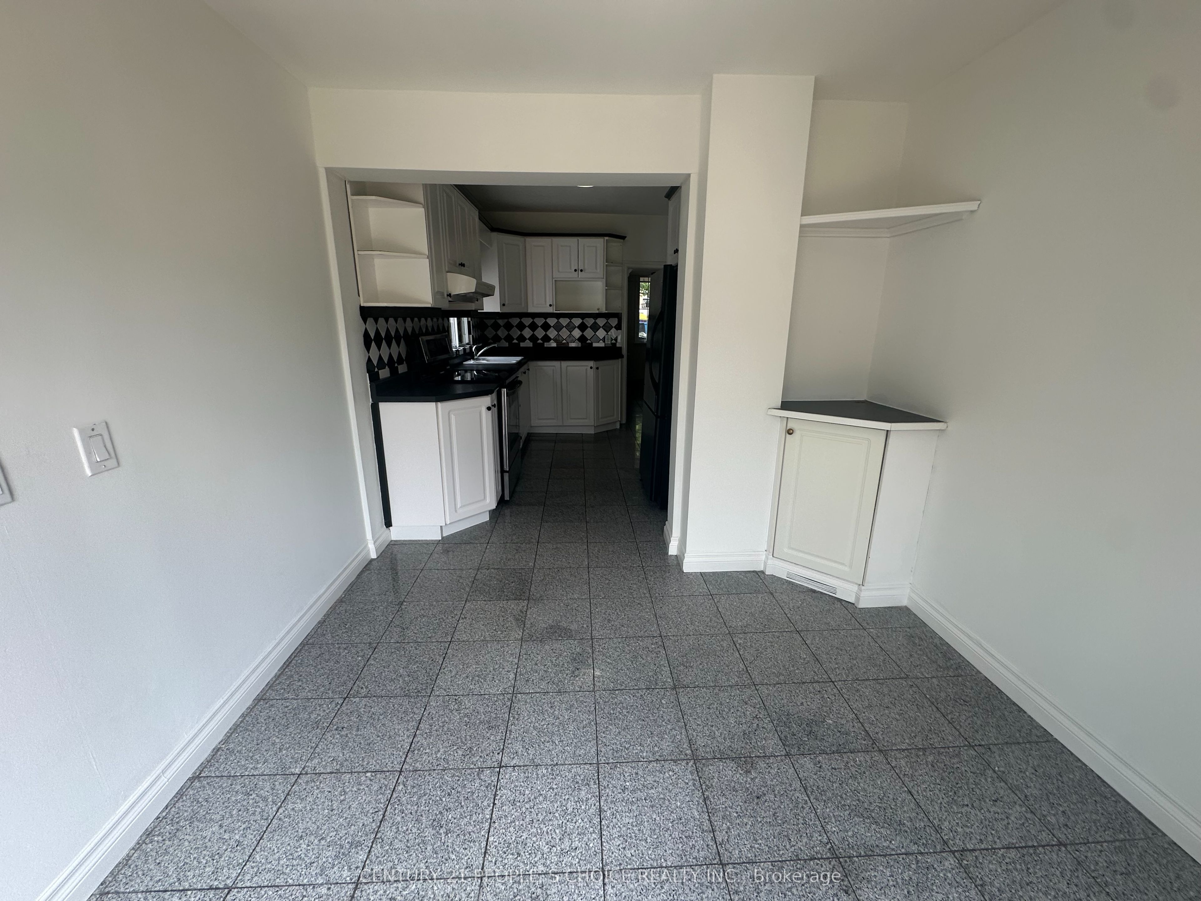 98 Chambers Avenue Property Photo 4