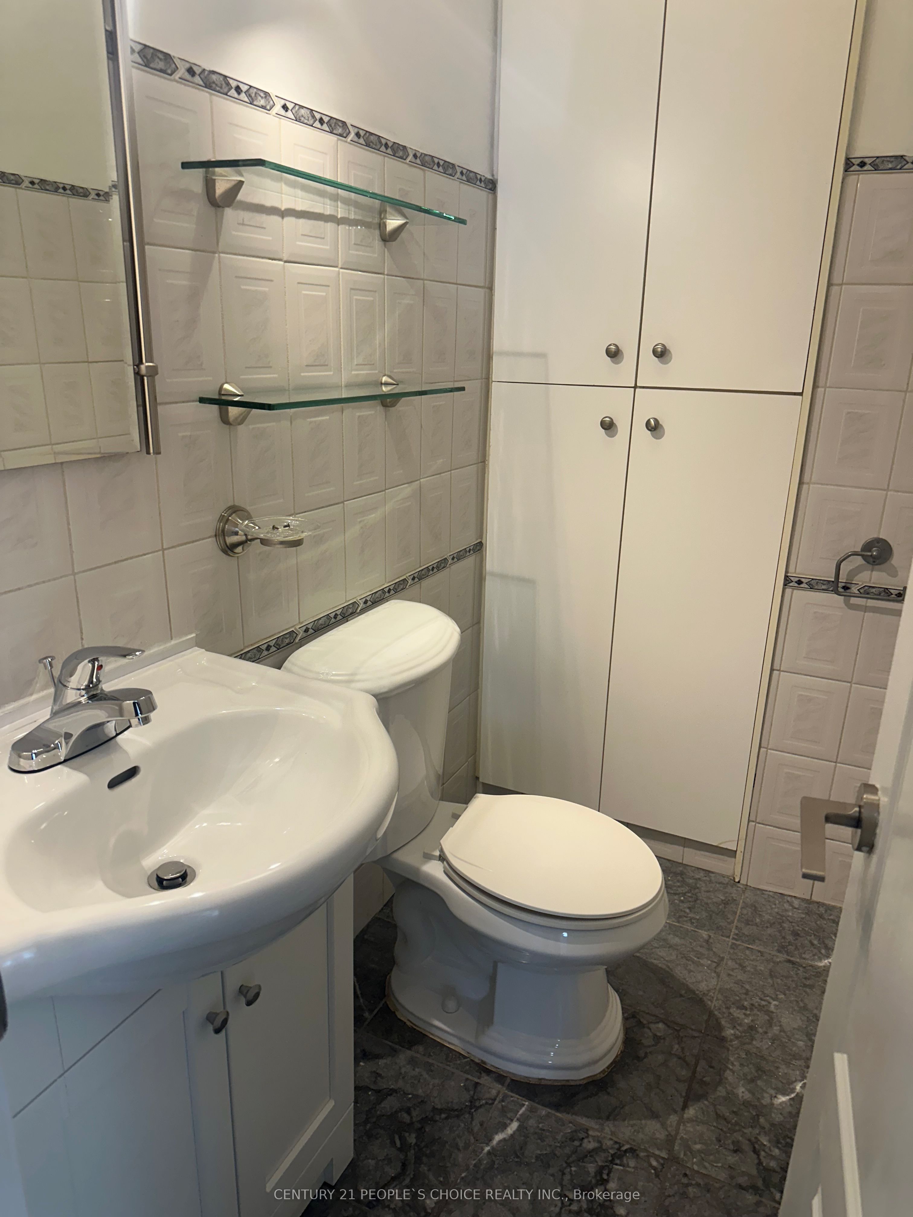 98 Chambers Avenue Property Photo 8