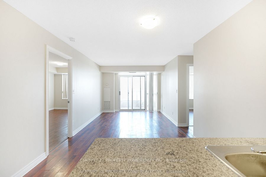 310 Burnhamthorpe Road W 1703 Property Photo 9