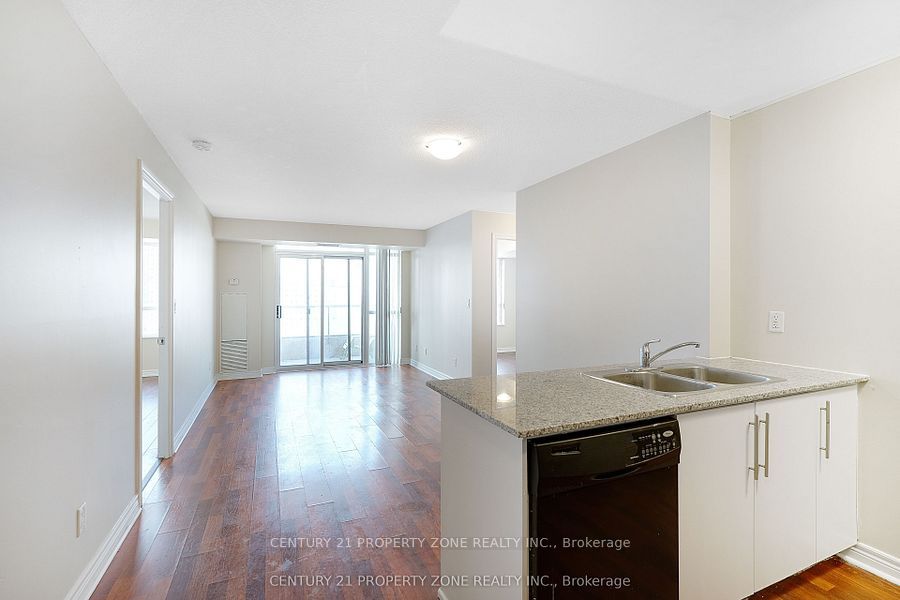 310 Burnhamthorpe Road W 1703 Property Photo 10