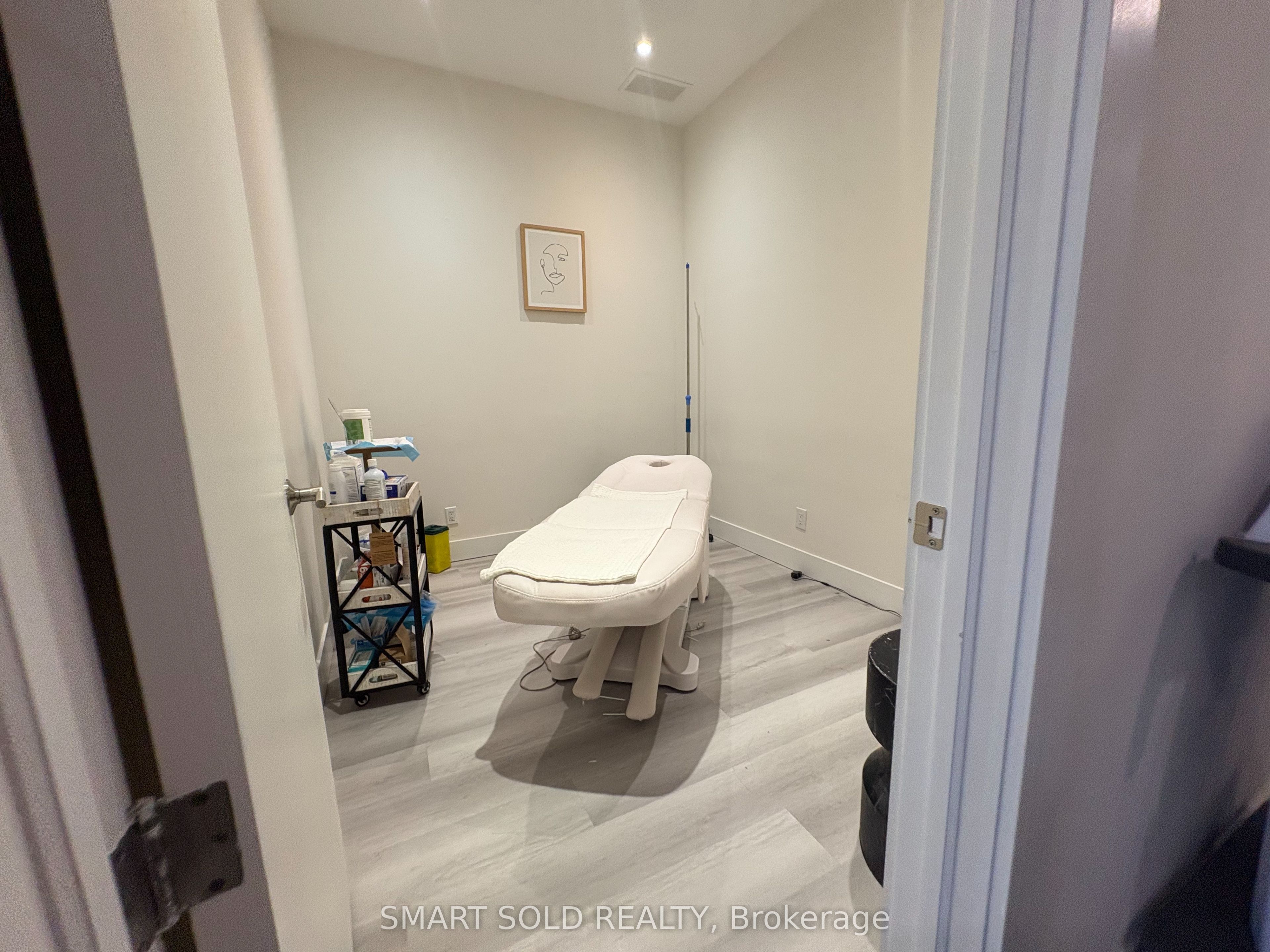 1170 Burnhamthorpe Road W 26 Property Photo 13