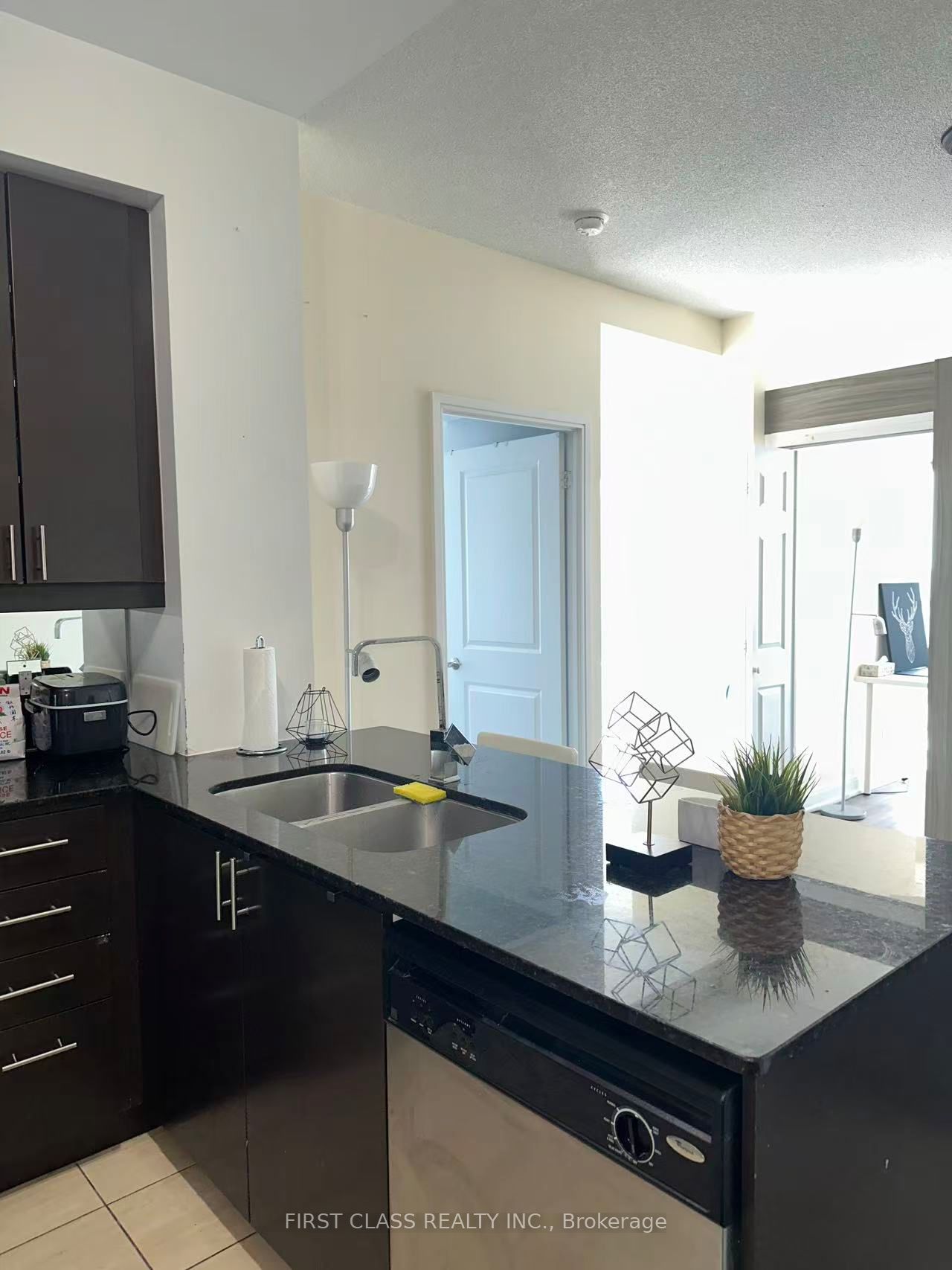 60 Absolute Avenue 3104 Property Photo 2