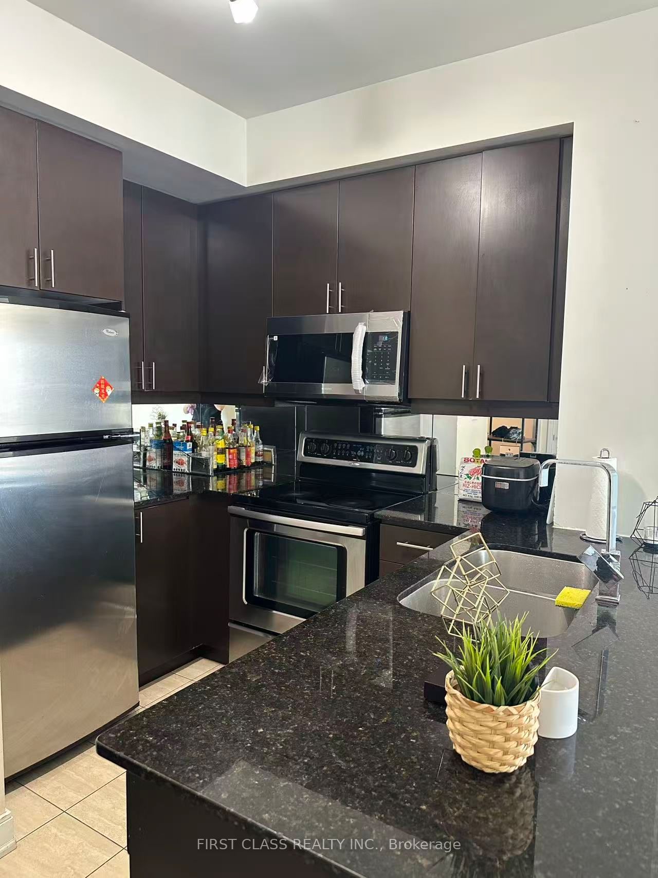 60 Absolute Avenue 3104 Property Photo 4