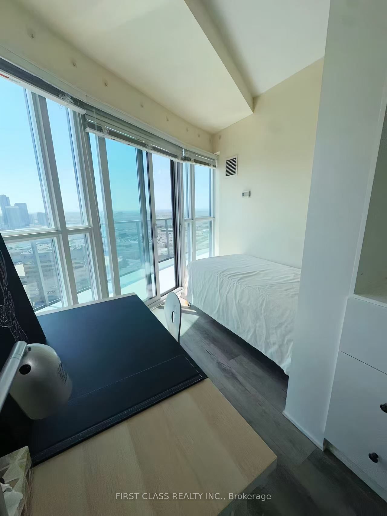 60 Absolute Avenue 3104 Property Photo 6