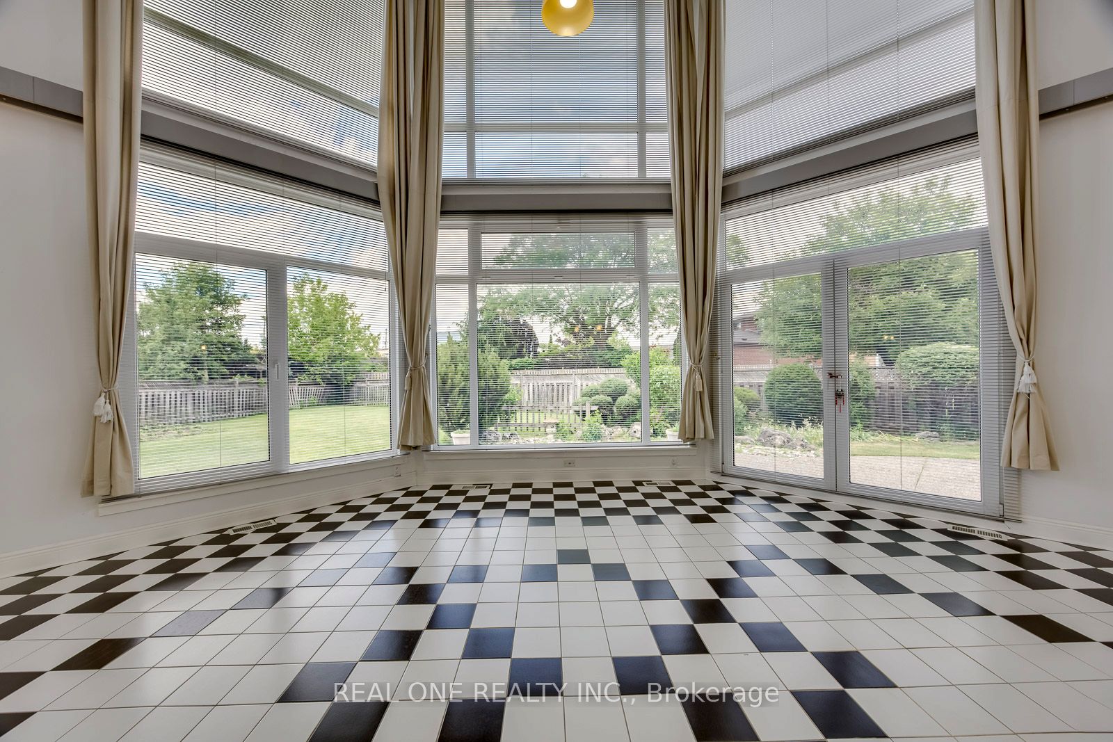 71 Stock Avenue Property Photo 8