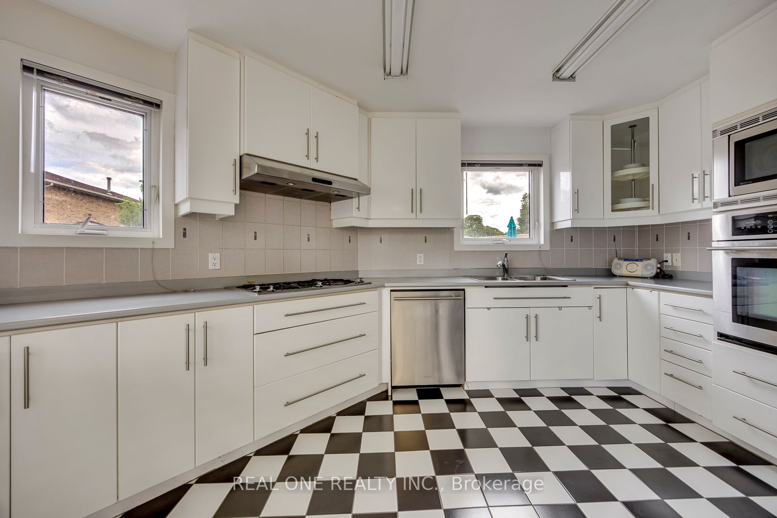 71 Stock Avenue Property Photo 17