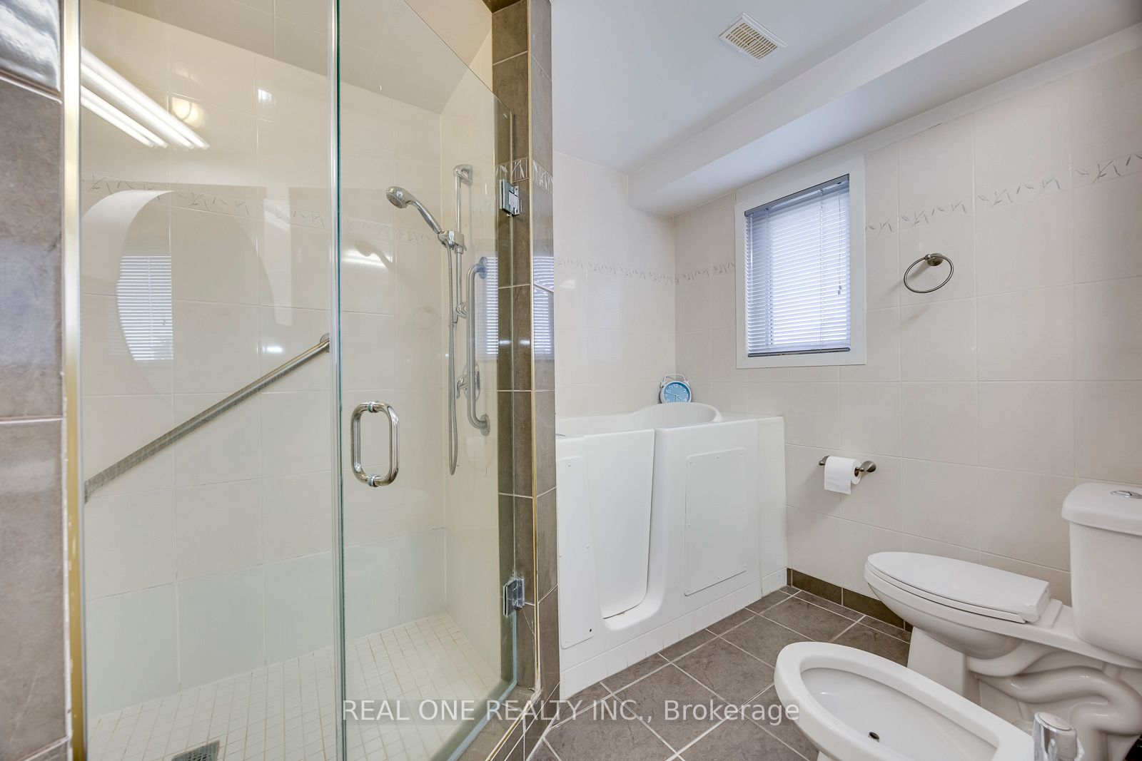 71 Stock Avenue Property Photo 25
