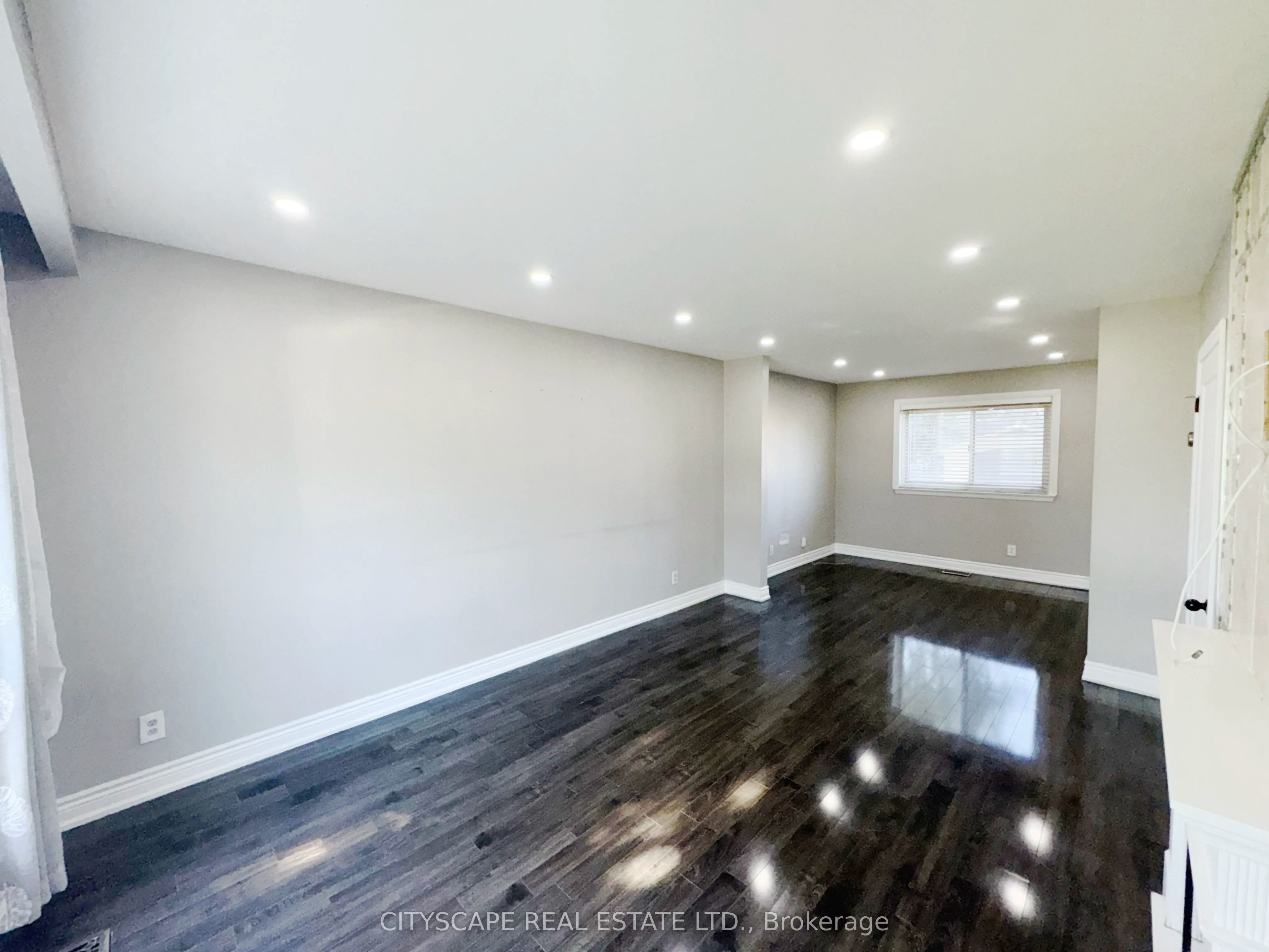 345 Silverstone Drive Property Photo 8