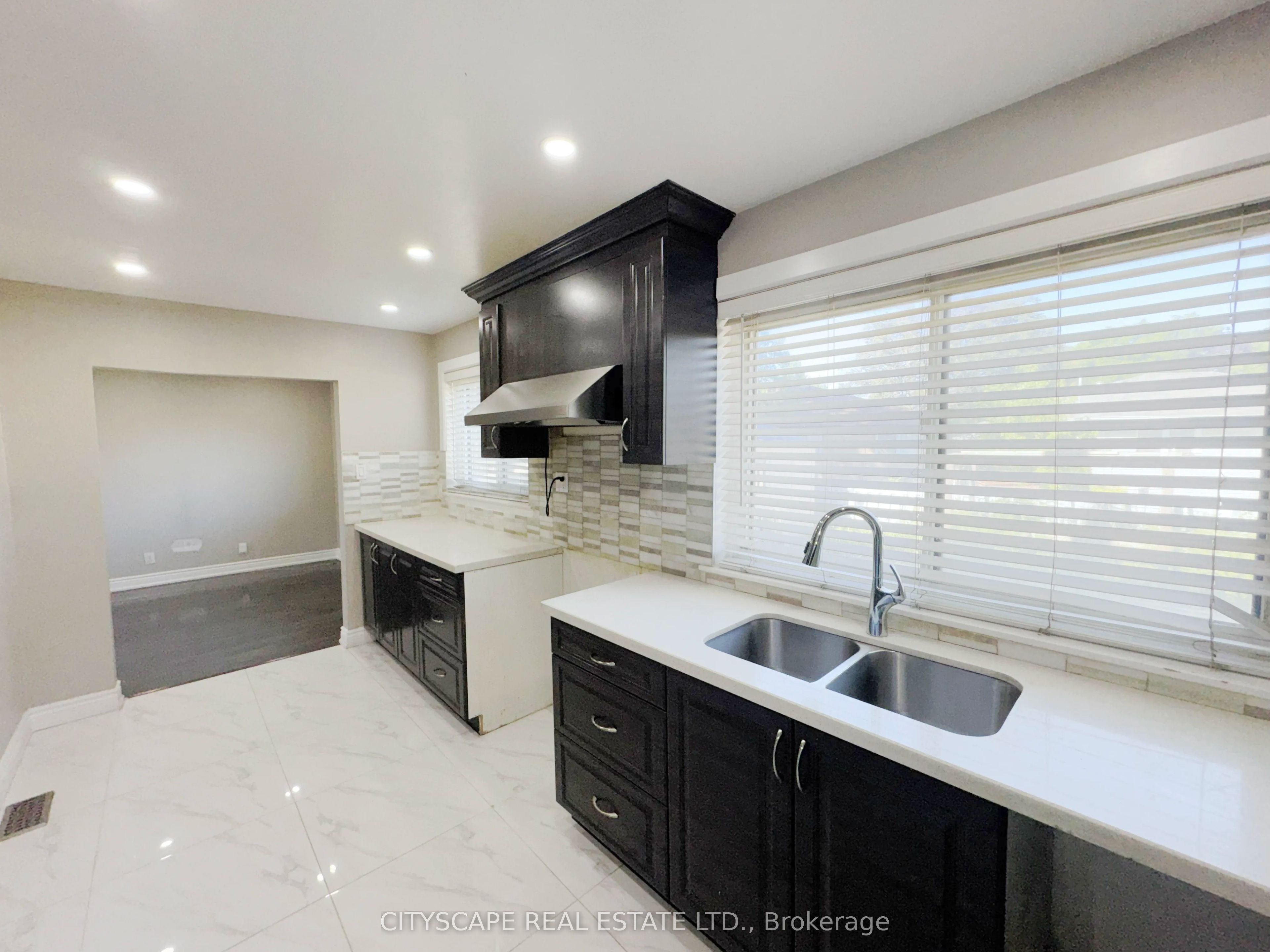 345 Silverstone Drive Property Photo 15