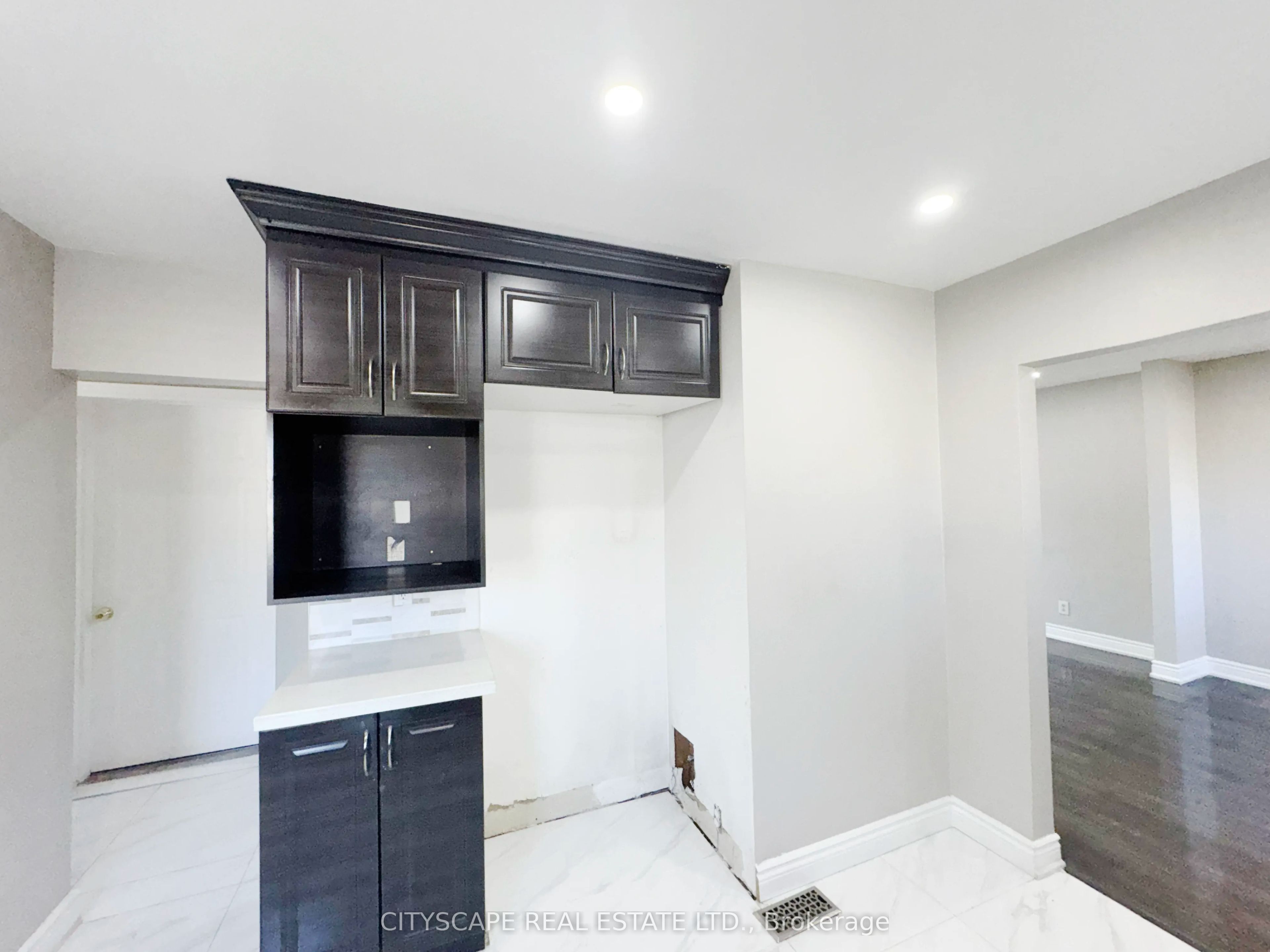345 Silverstone Drive Property Photo 16