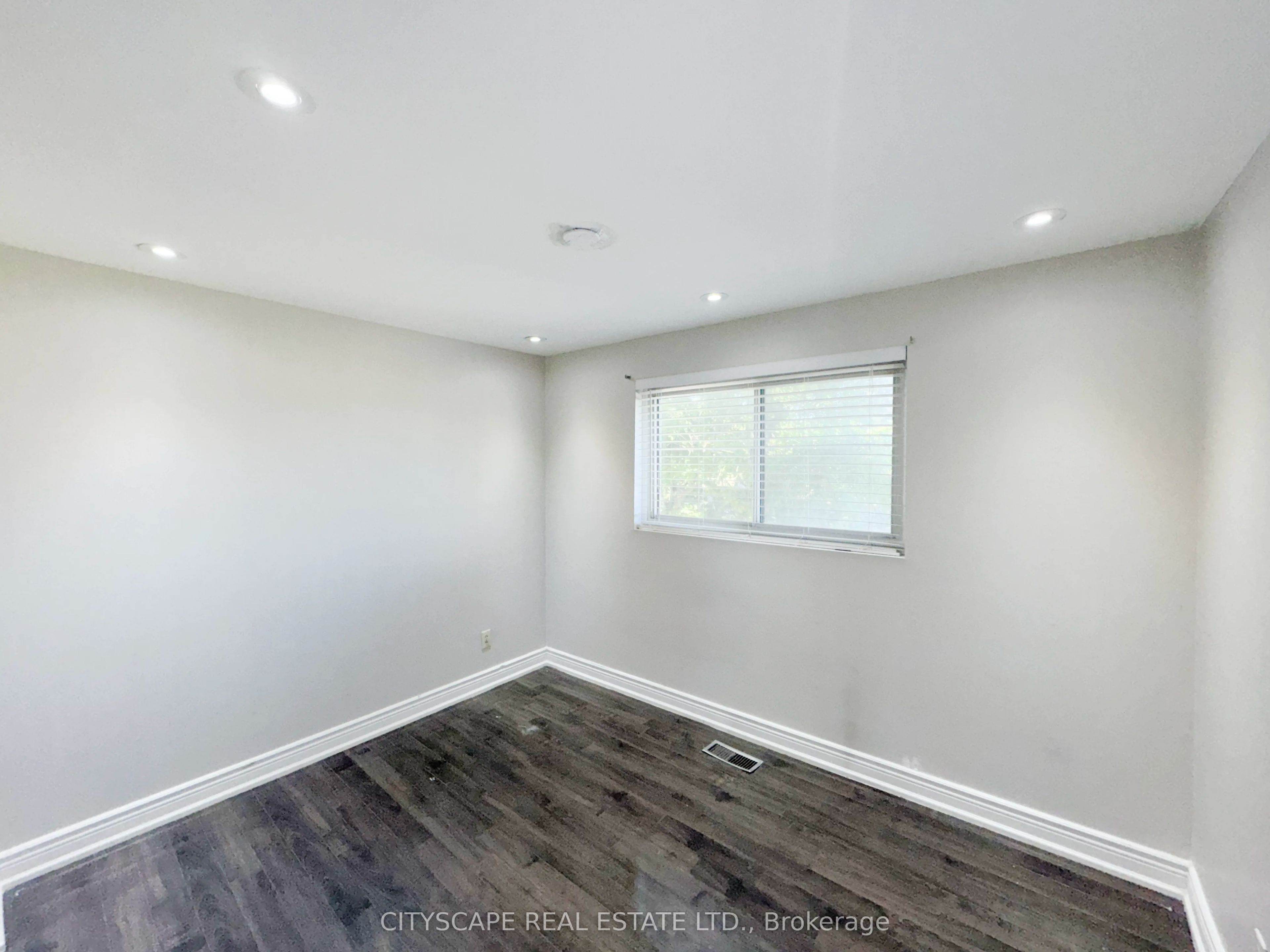 345 Silverstone Drive Property Photo 24