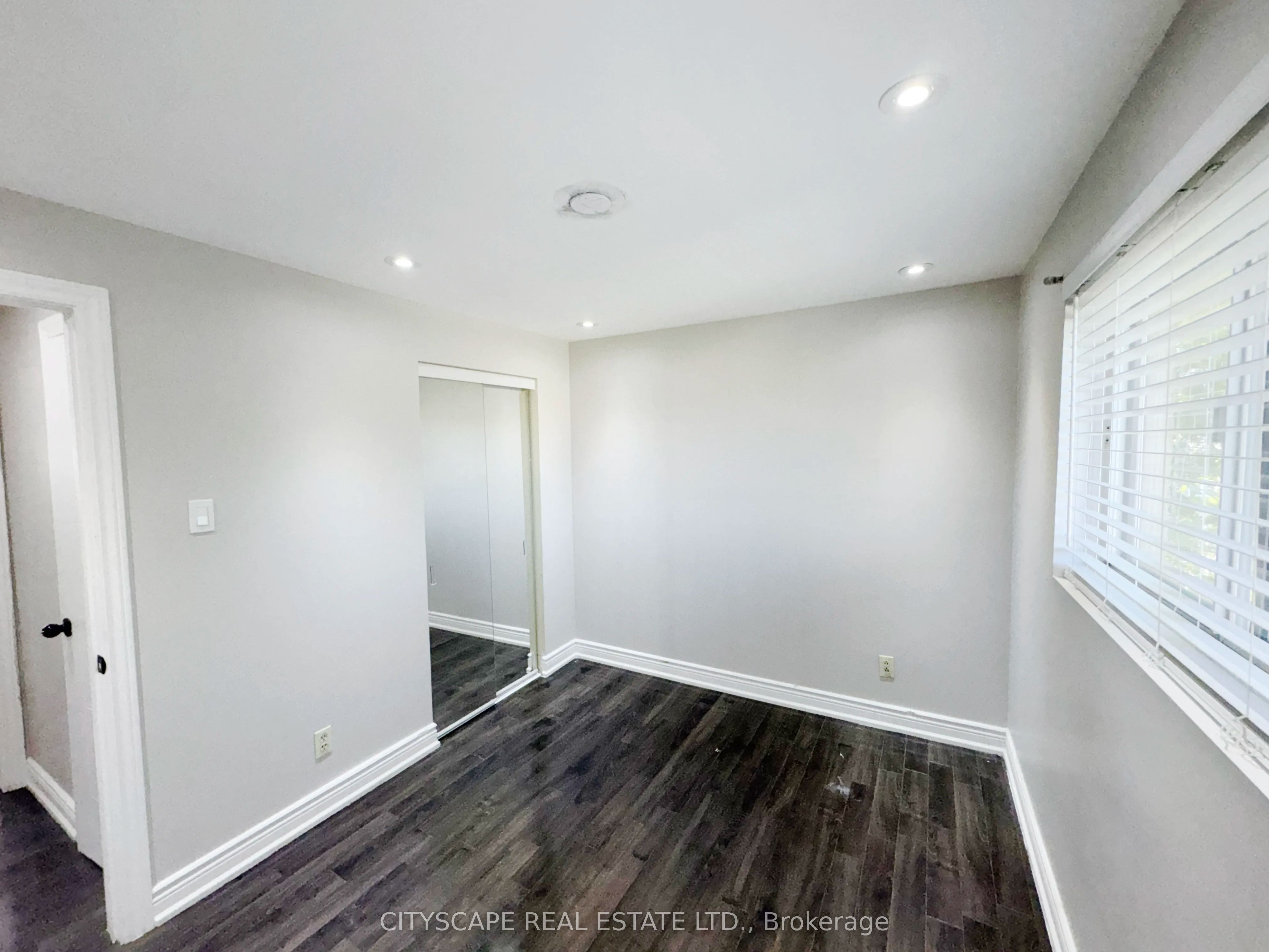345 Silverstone Drive Property Photo 26