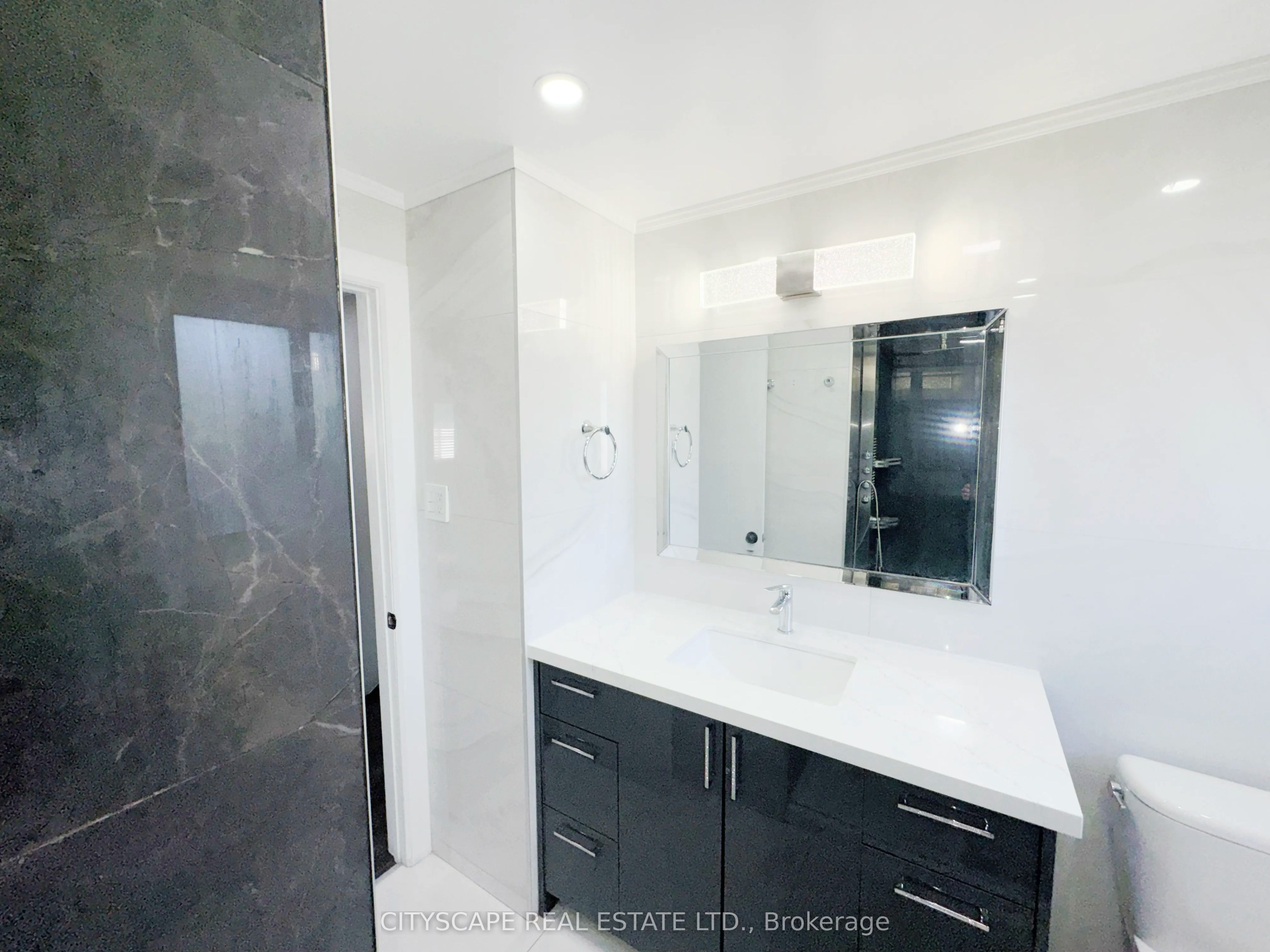 345 Silverstone Drive Property Photo 28
