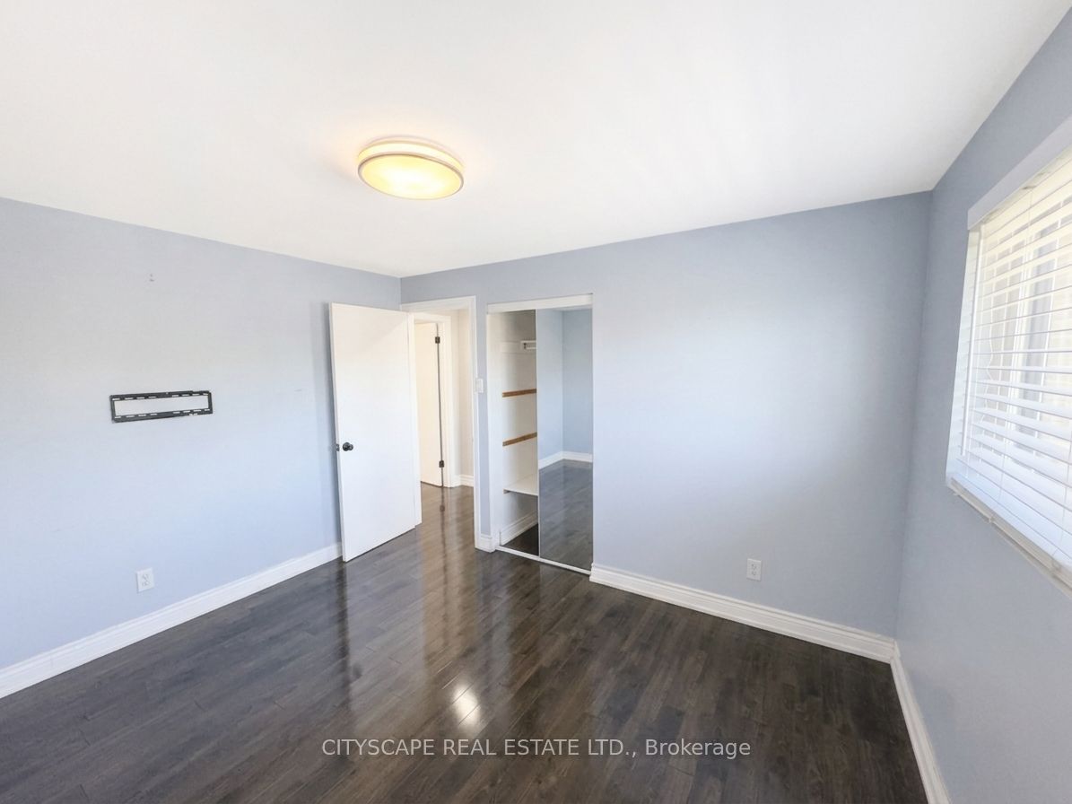 345 Silverstone Drive Property Photo 32