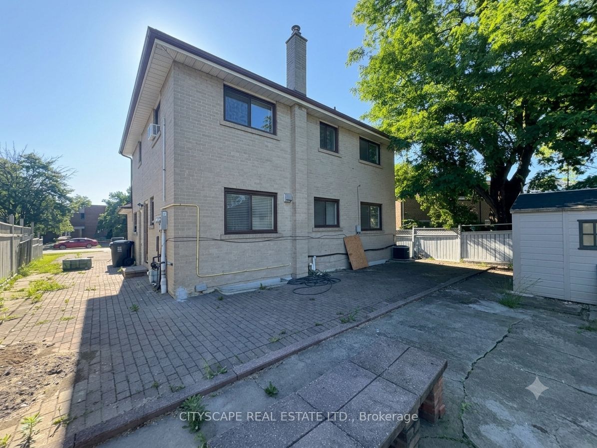 345 Silverstone Drive Property Photo 44
