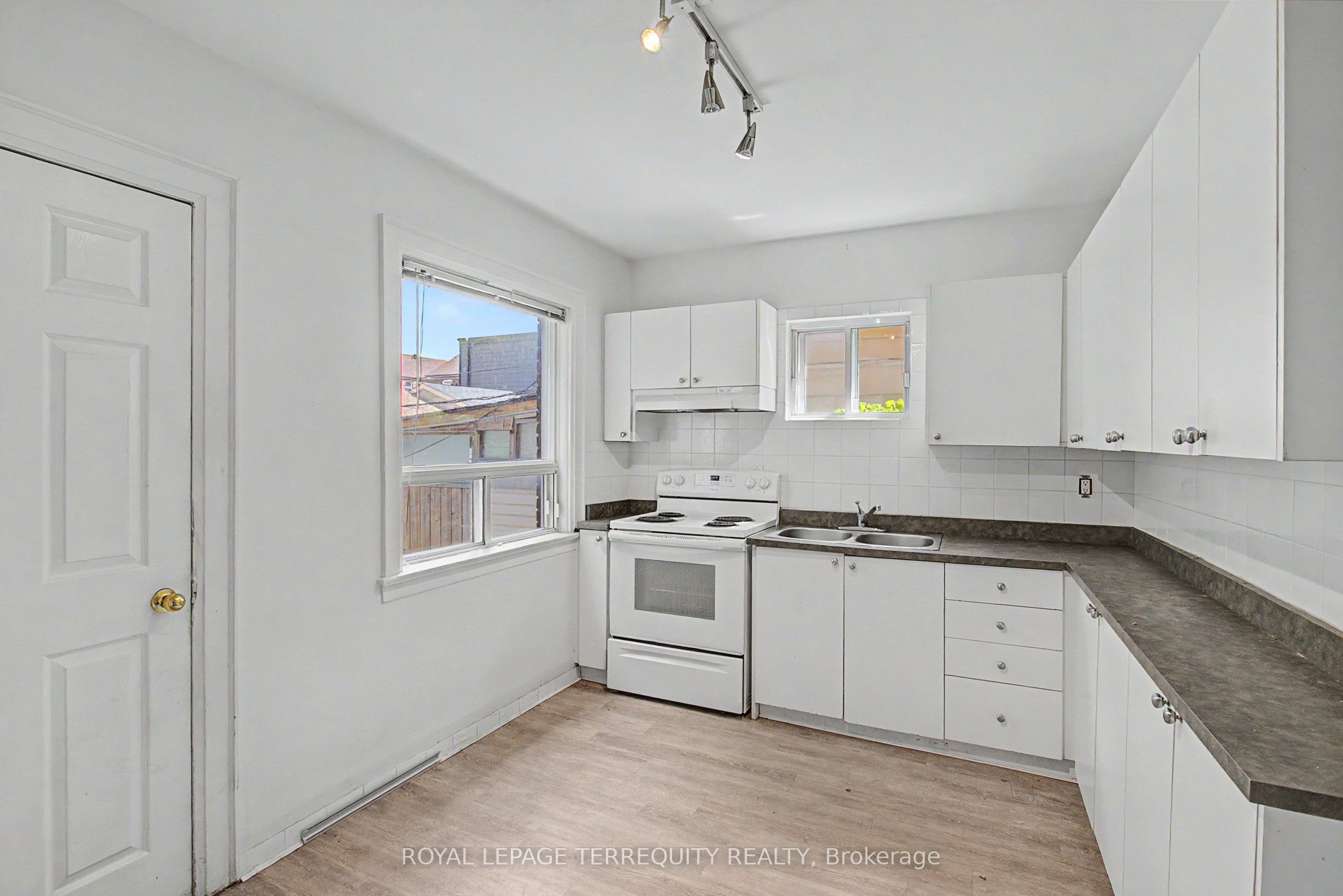 122 Ascot Avenue Property Photo 12