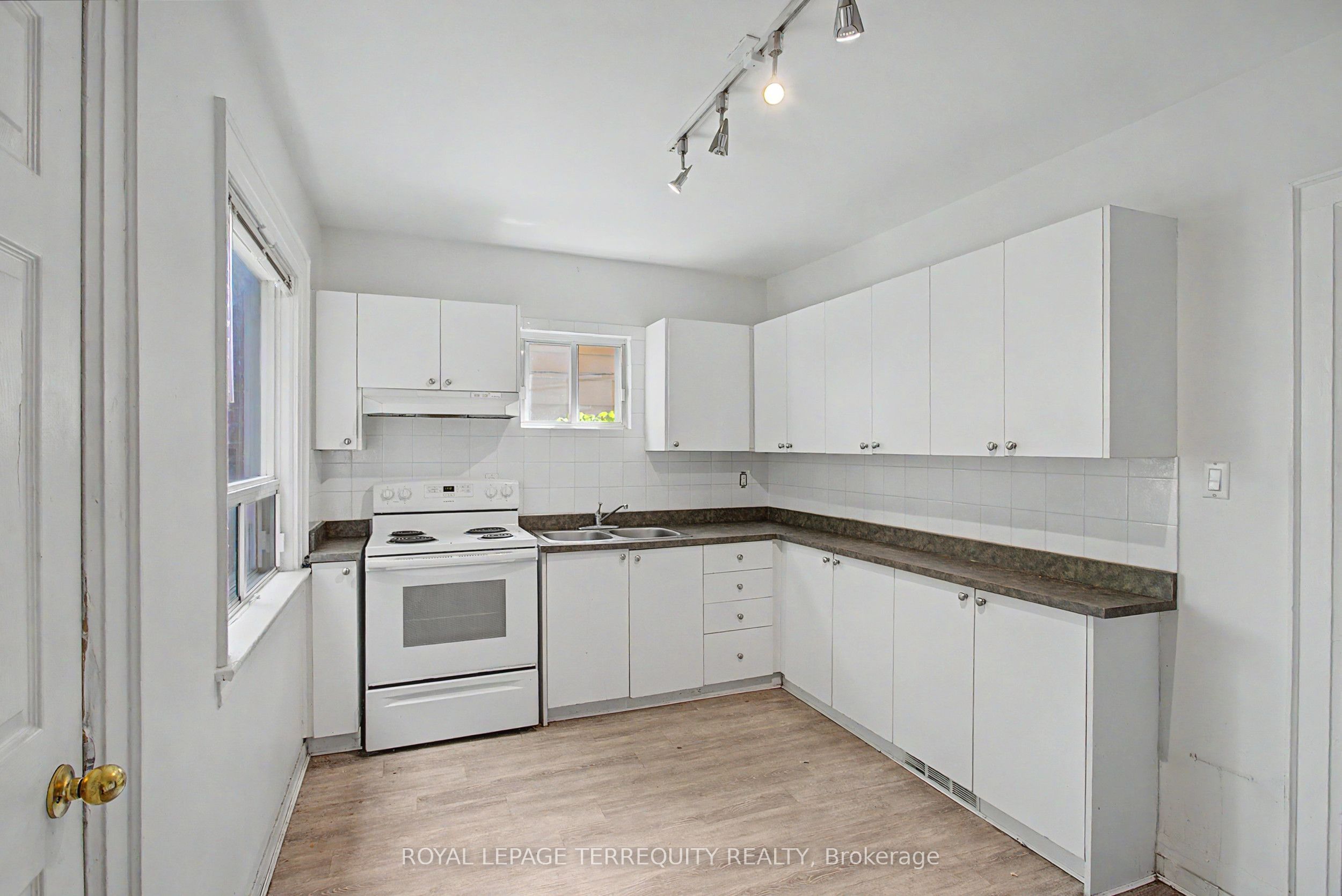 122 Ascot Avenue Property Photo 14